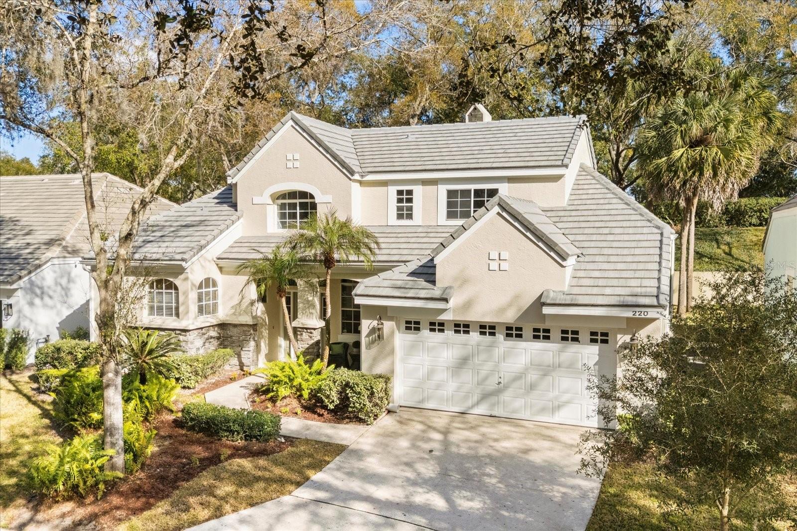 220 Wimbledon Cir, FL
