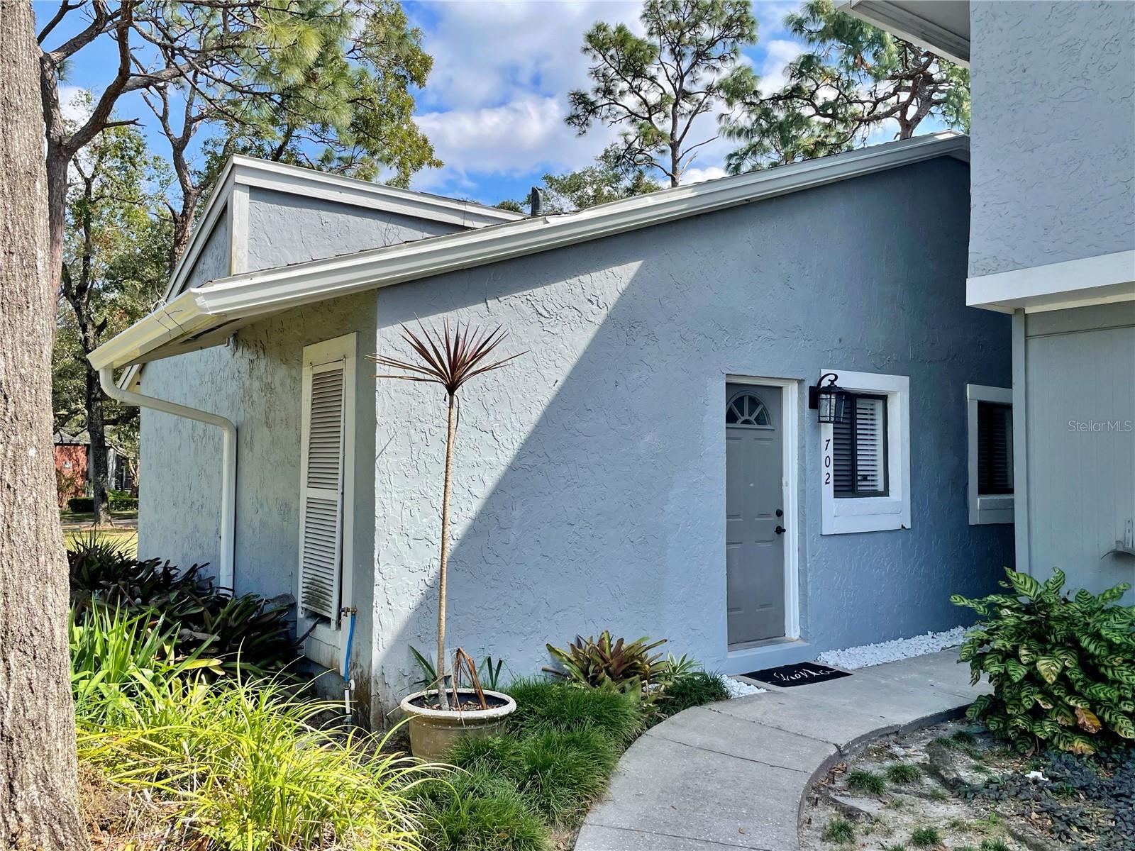 702 Saint Matthew Cir, FL