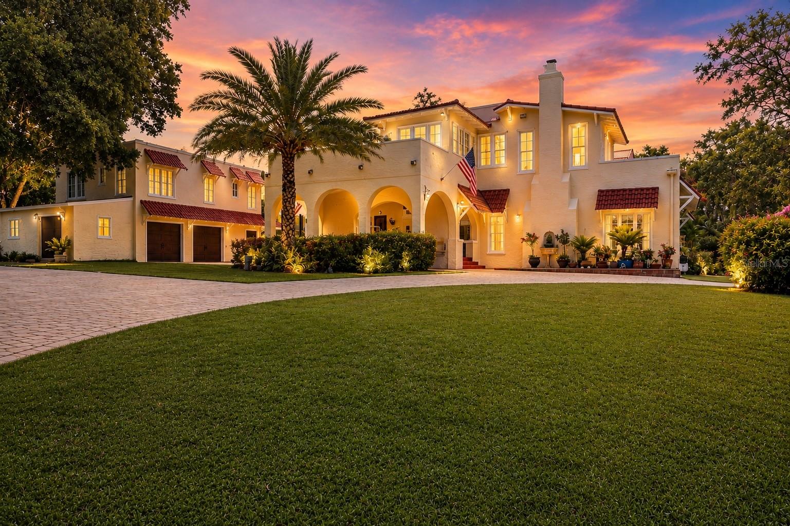 845 E Edgewood Dr, FL