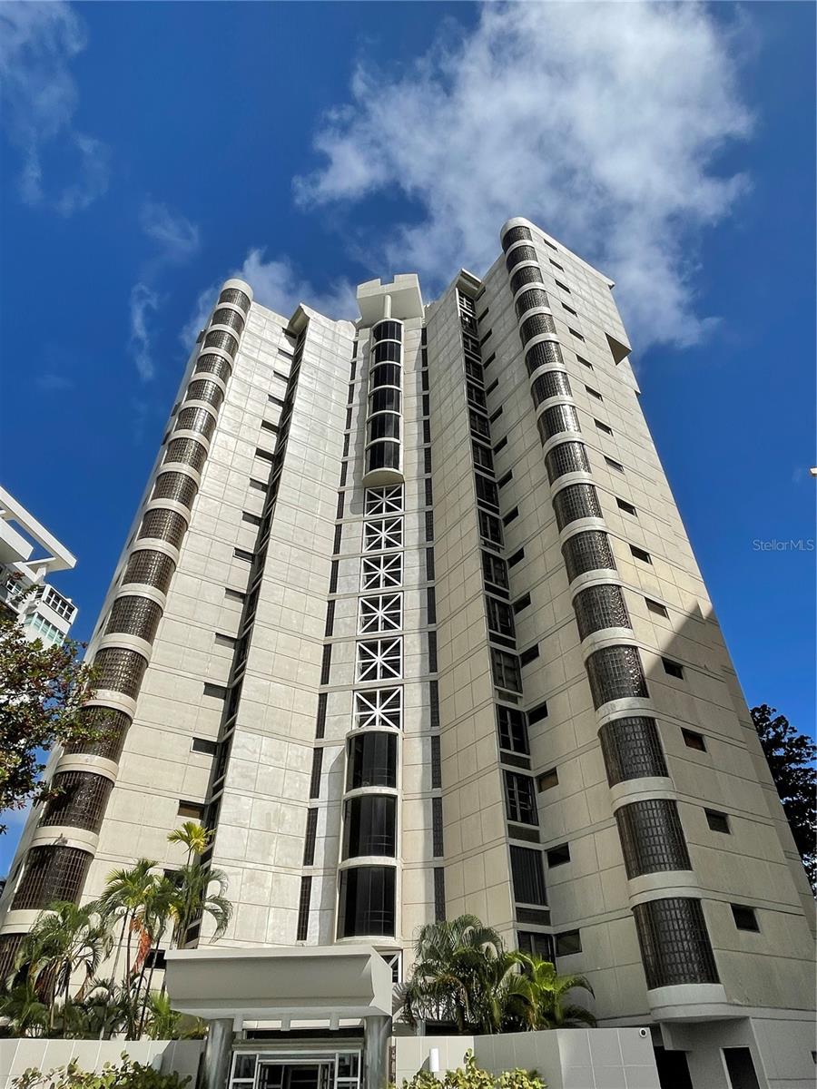 Plaza Atlantico Ave Isla Verde #1002, PR
