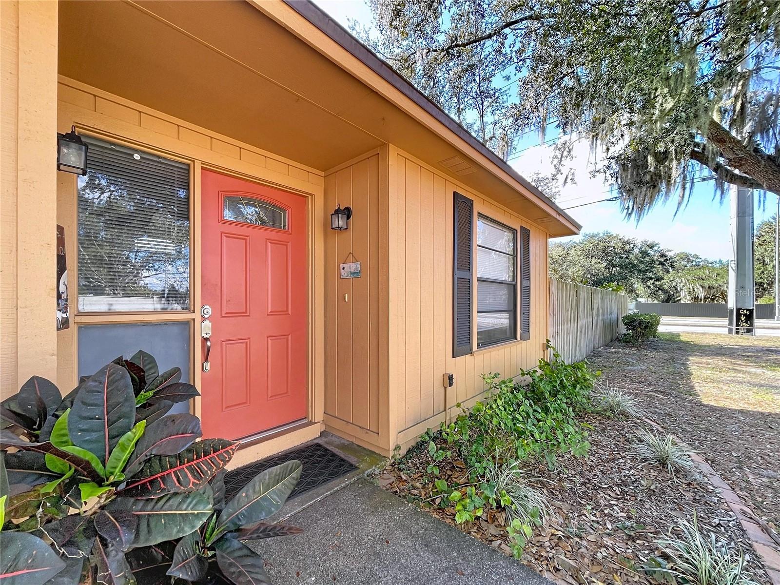 2205 Roslyn Lane, FL