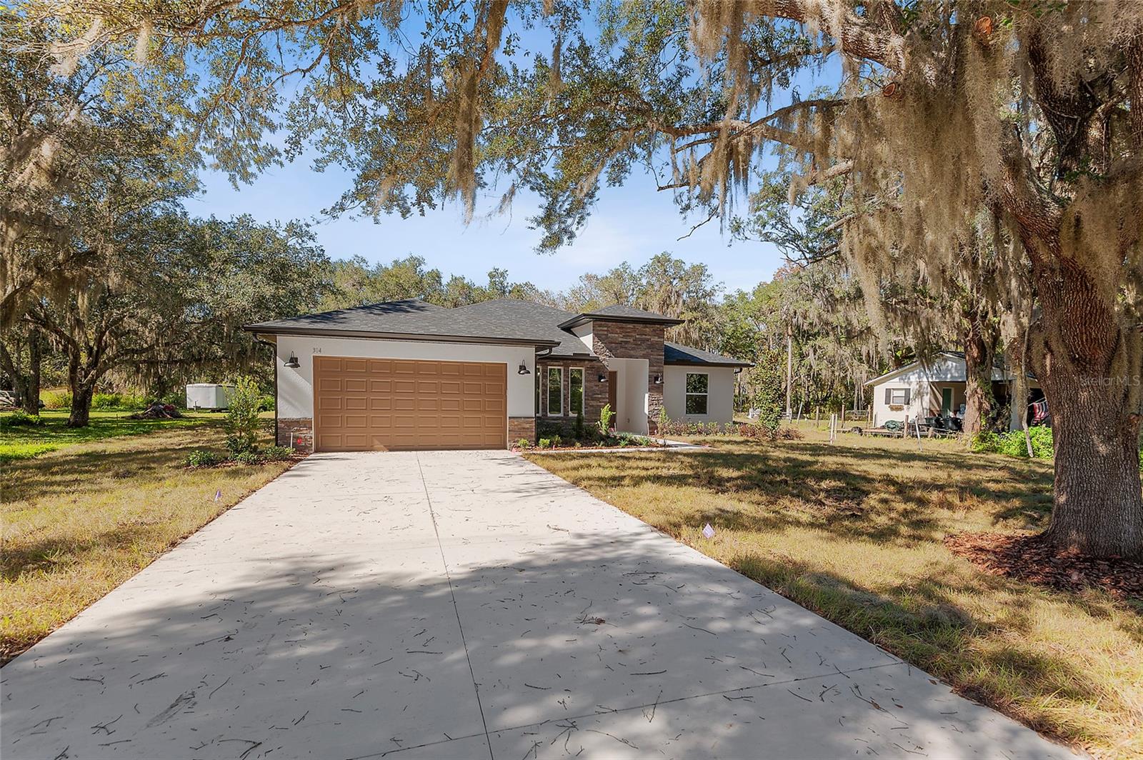 335 Miller Rd, FL