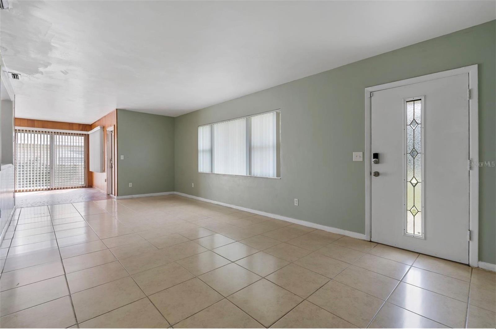 2285 Avenue C, FL