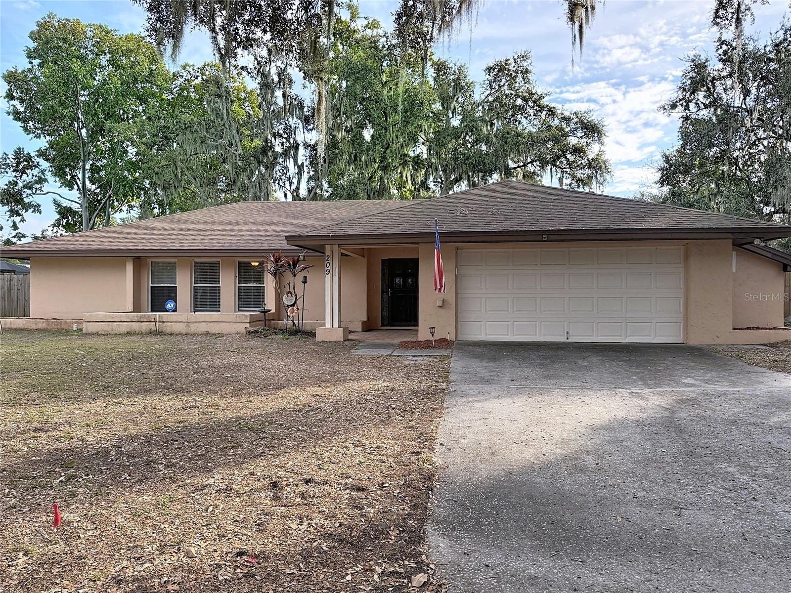 209 First St, FL