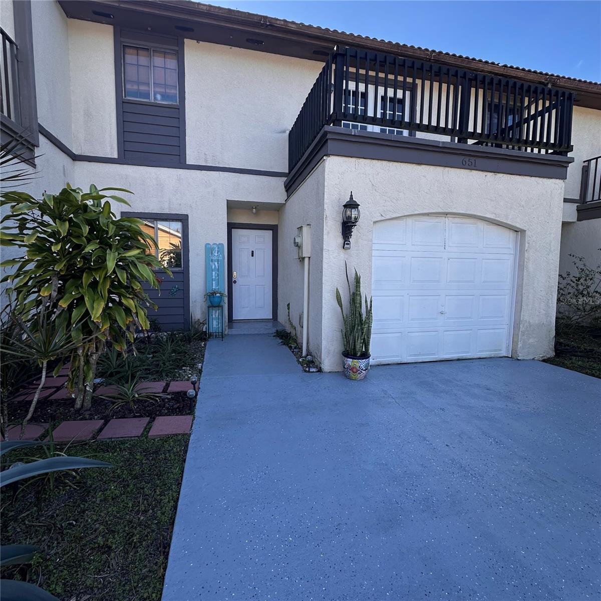 651 Angela Ln, FL