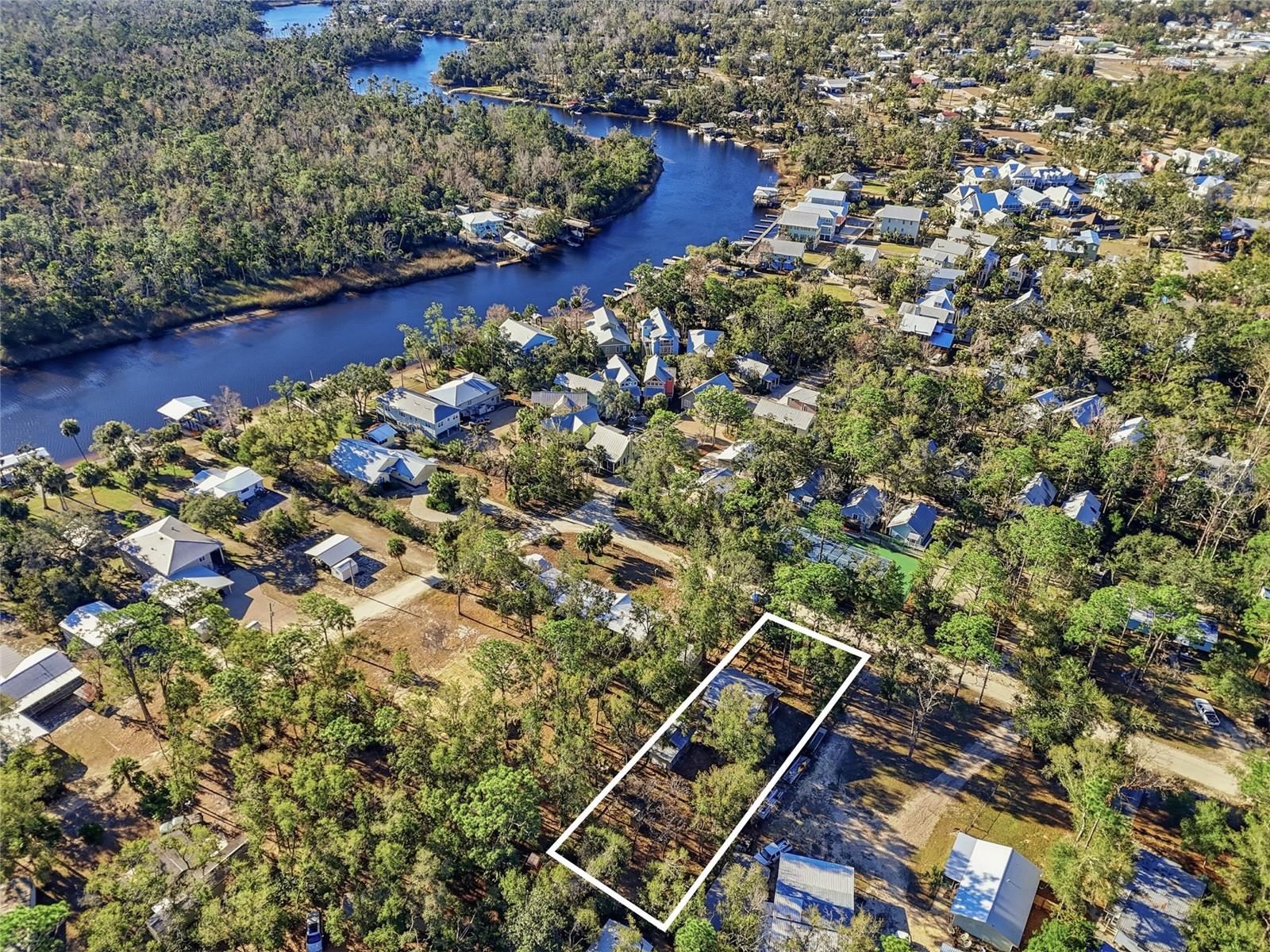 317 Cedar St Ne, FL