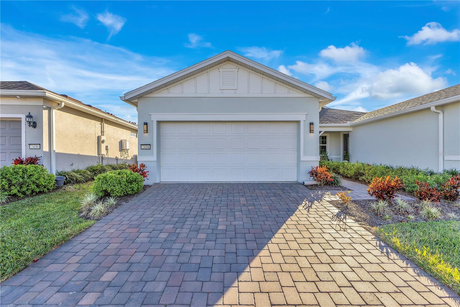 2434 N Cliff Way, FL