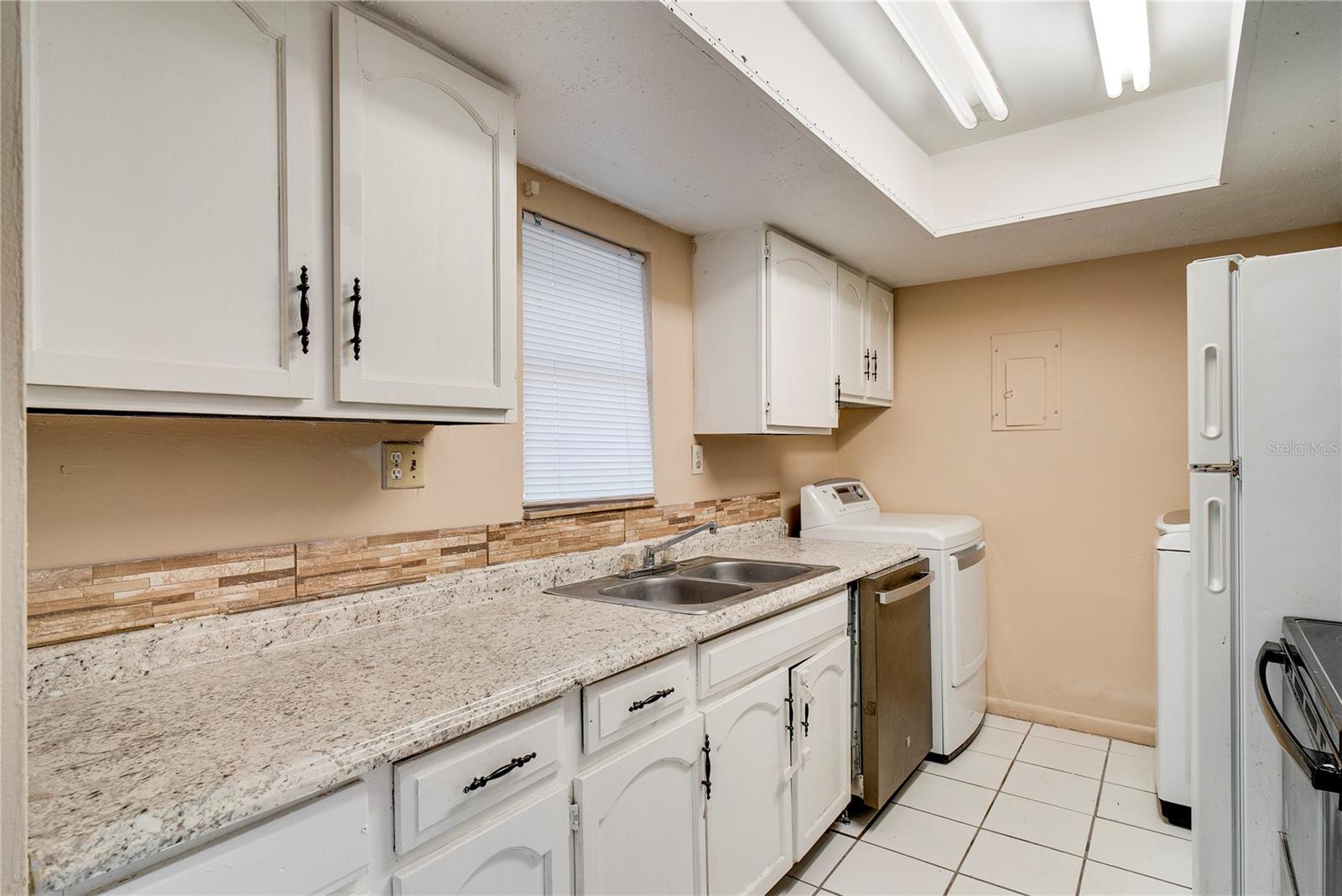 2512 Lemon Tree Lane, FL