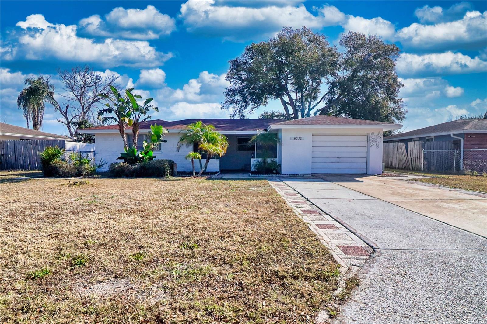 10332 Honeysuckle Ln, FL