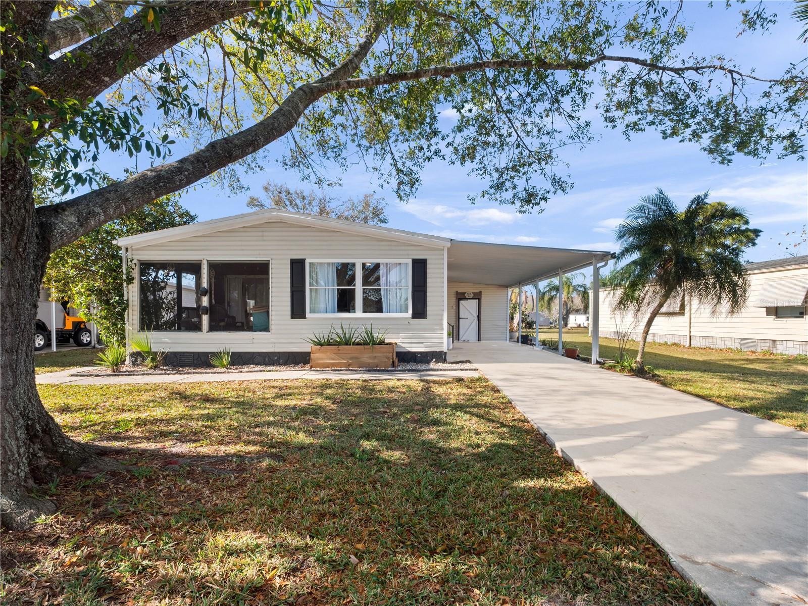 216 Ellsworth Dr, FL