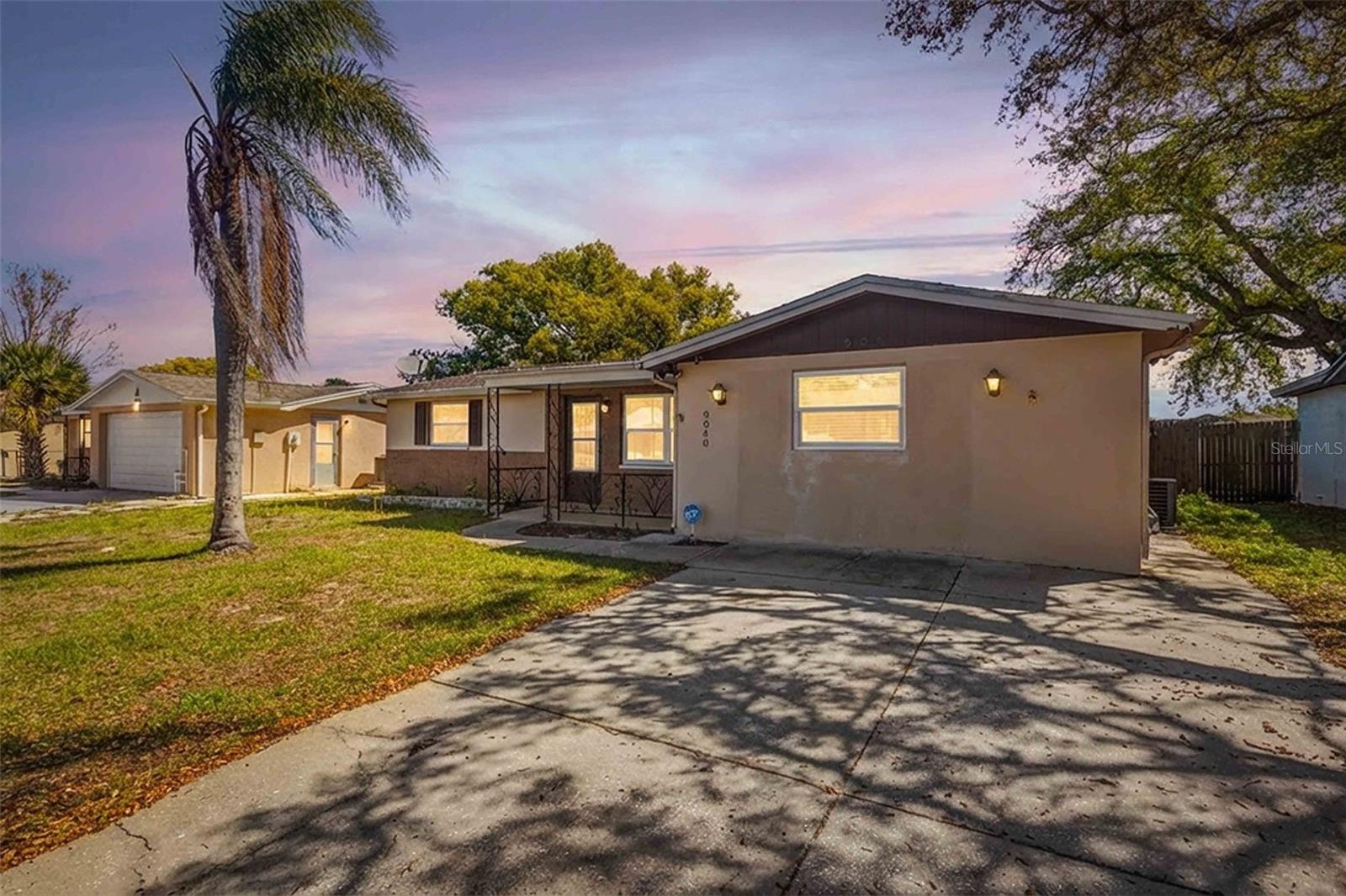 9040 Lunar Lane, FL