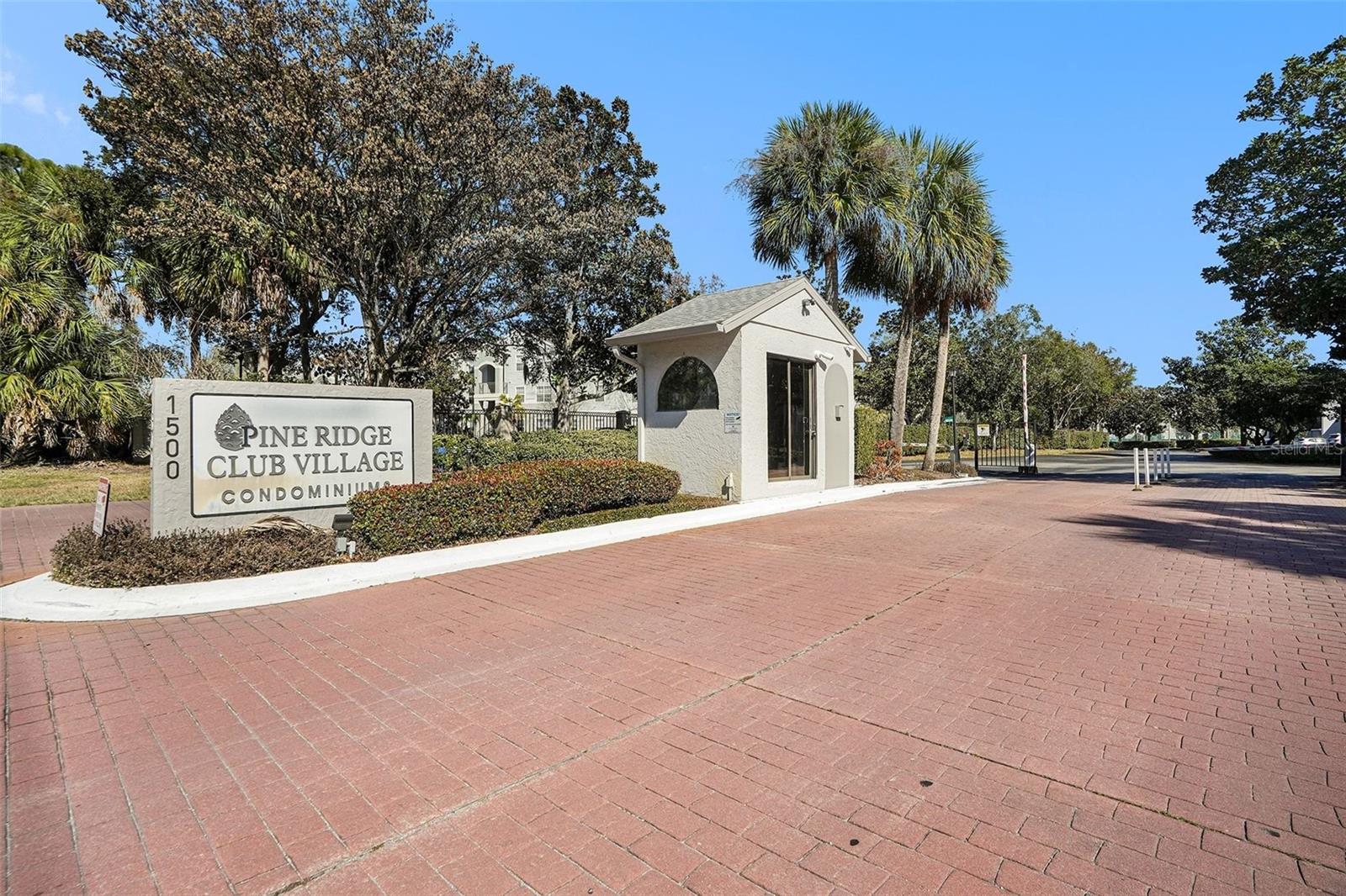 1013 Pine Ridge Circle, FL