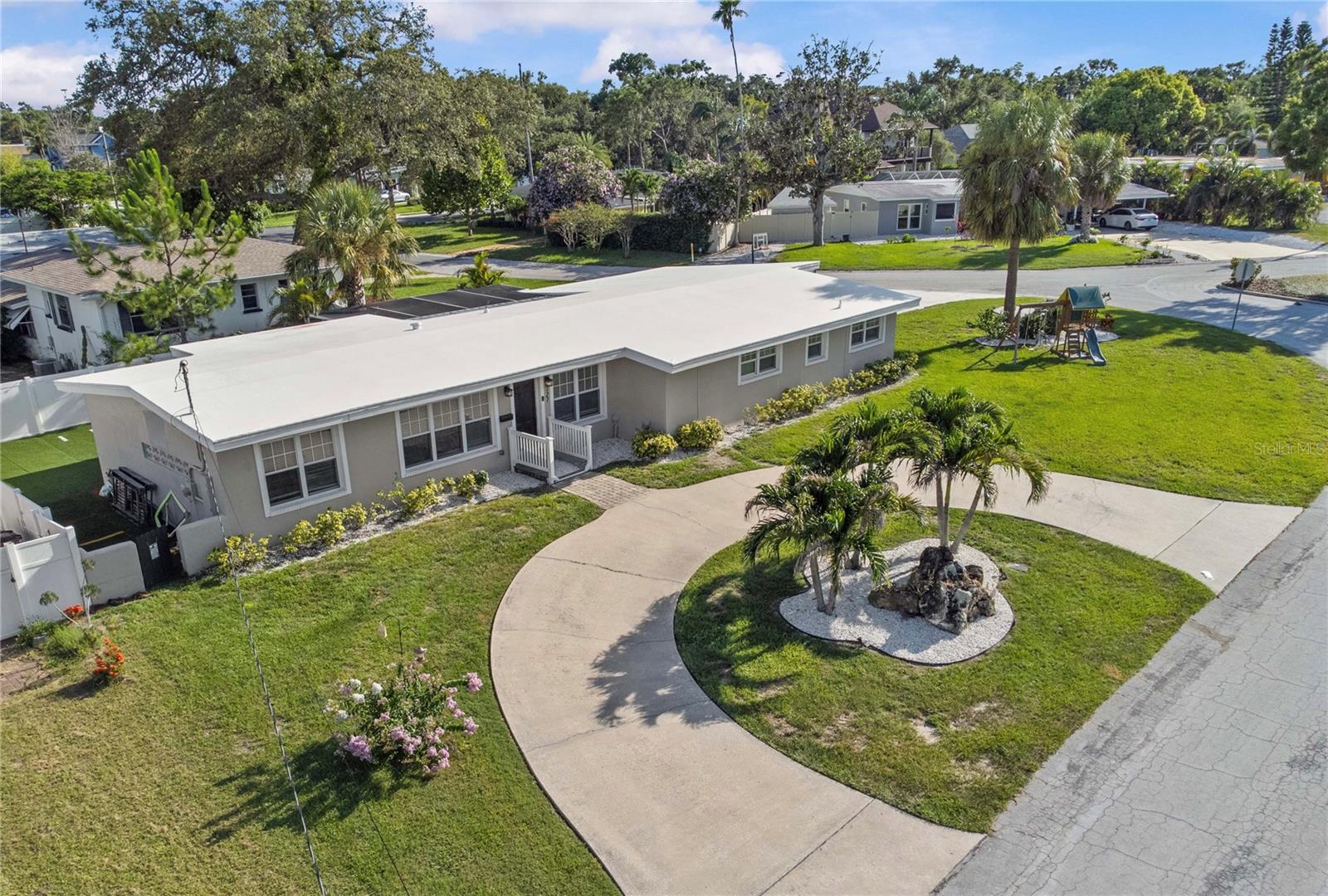 327 Sunny Ln, FL