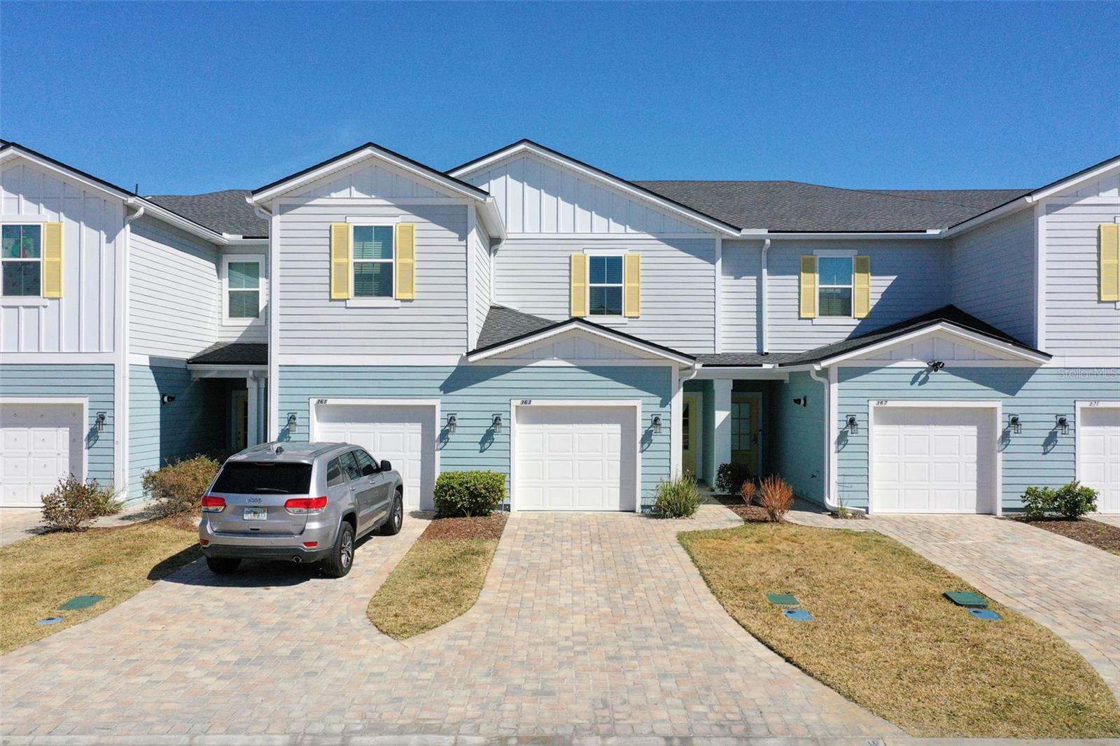 363 Brandon Lakes Drive, FL