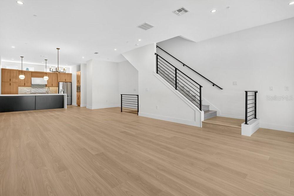 1008 Robinson, FL