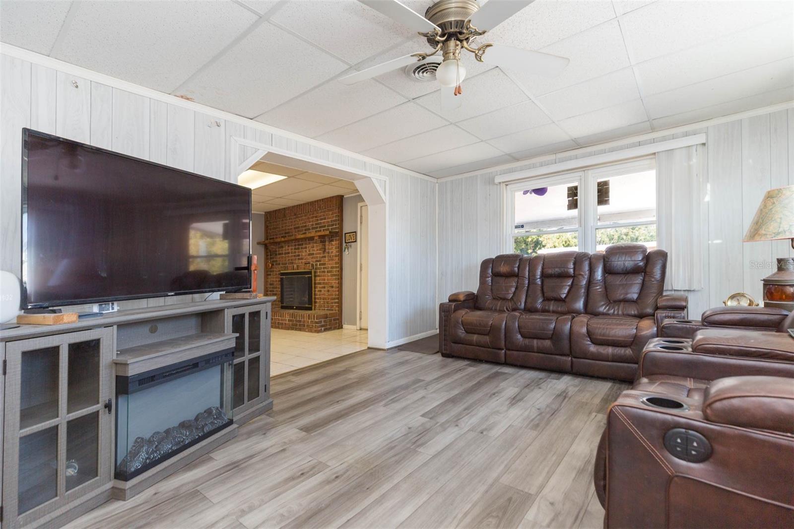 4102 Fairview Heights, FL