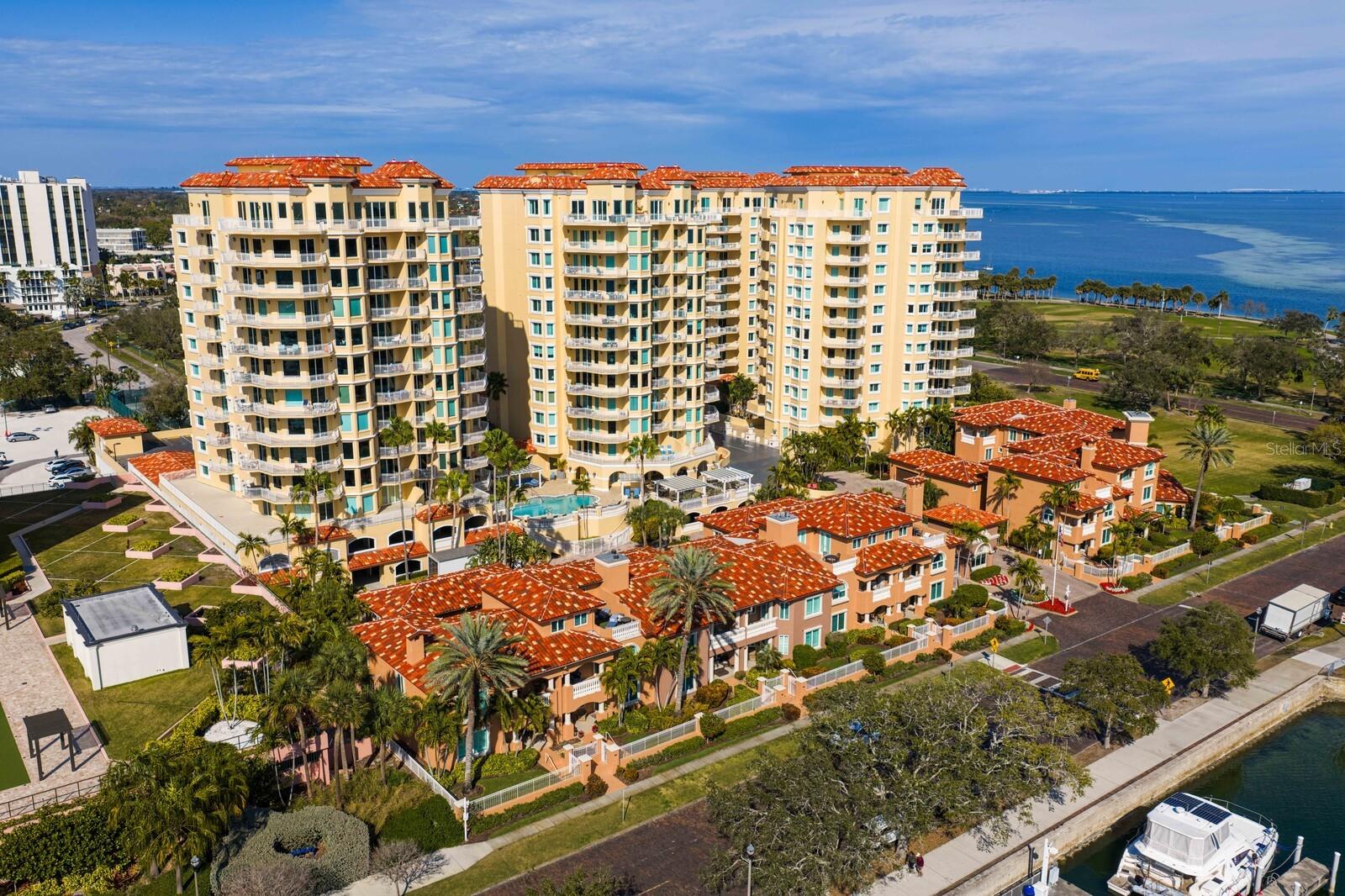 555 5th Avenue, FL