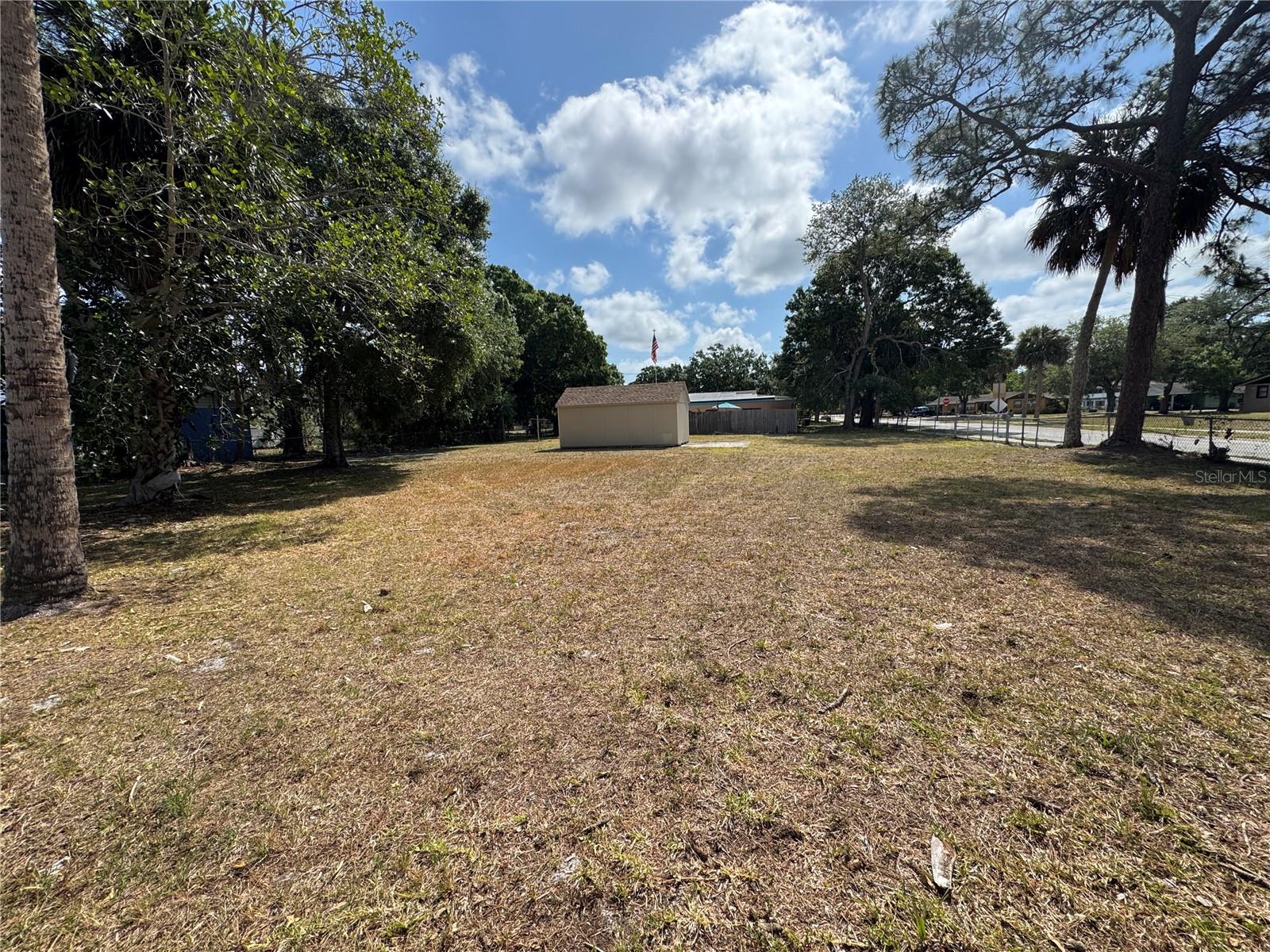 633 S Varr Ave, FL