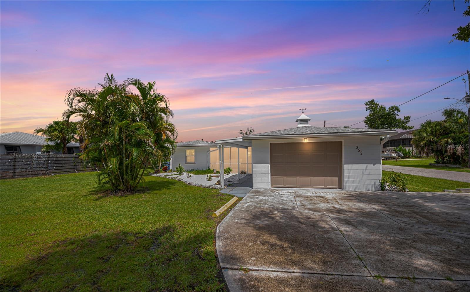 352 Oak Street, FL