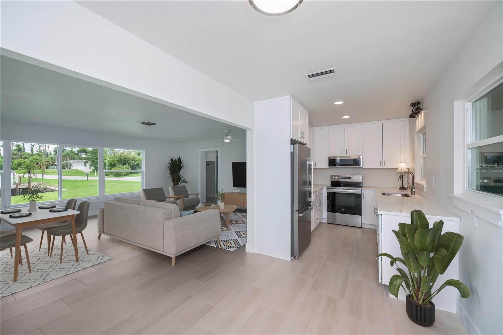 352 Oak Street, FL