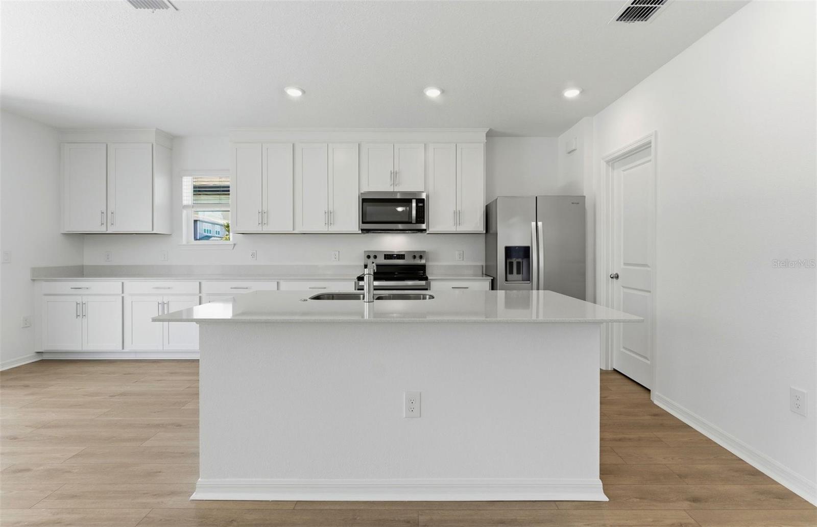 1090 Silverlake Boulevard, FL