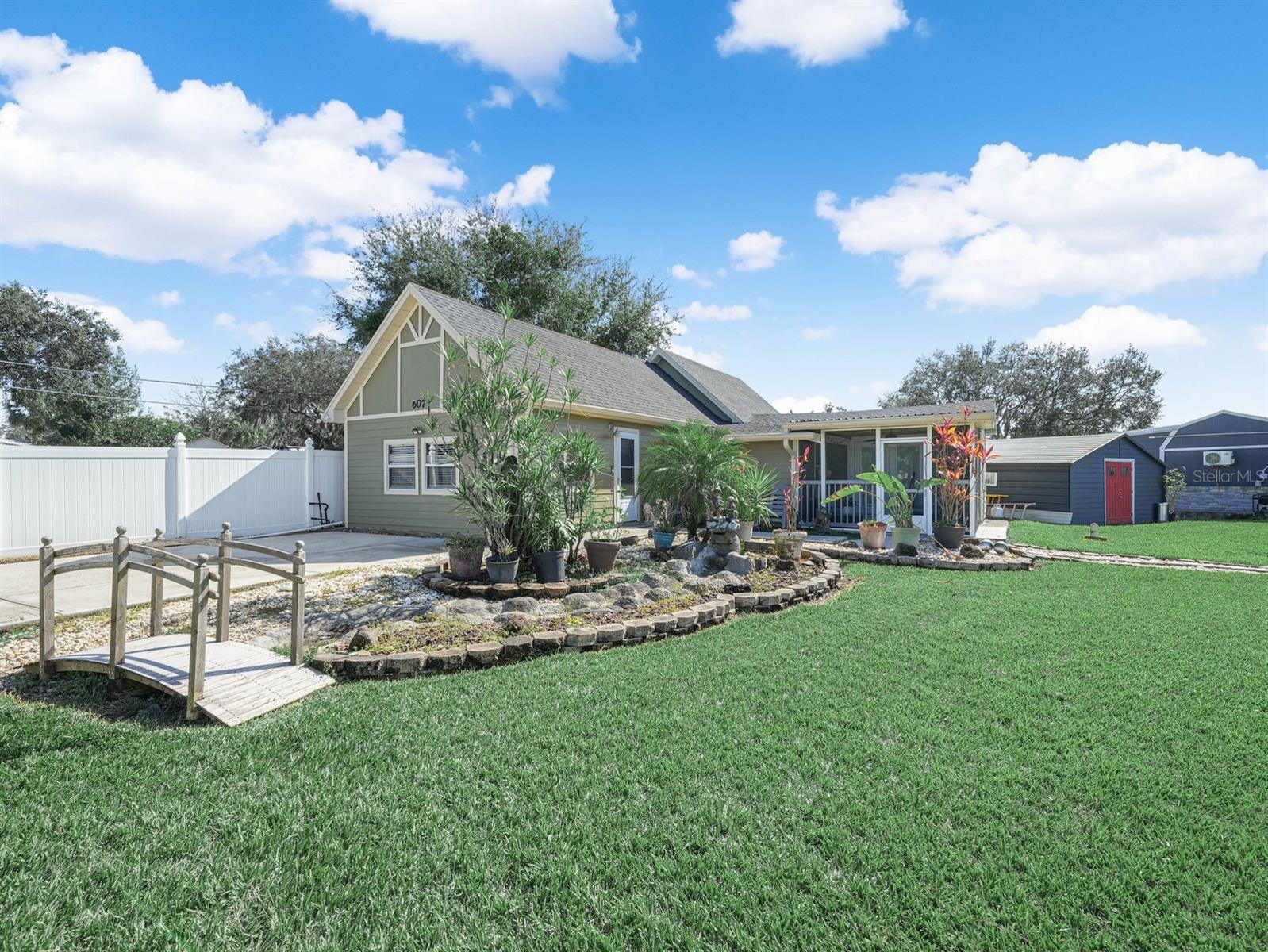 607 Acacia Walk, FL