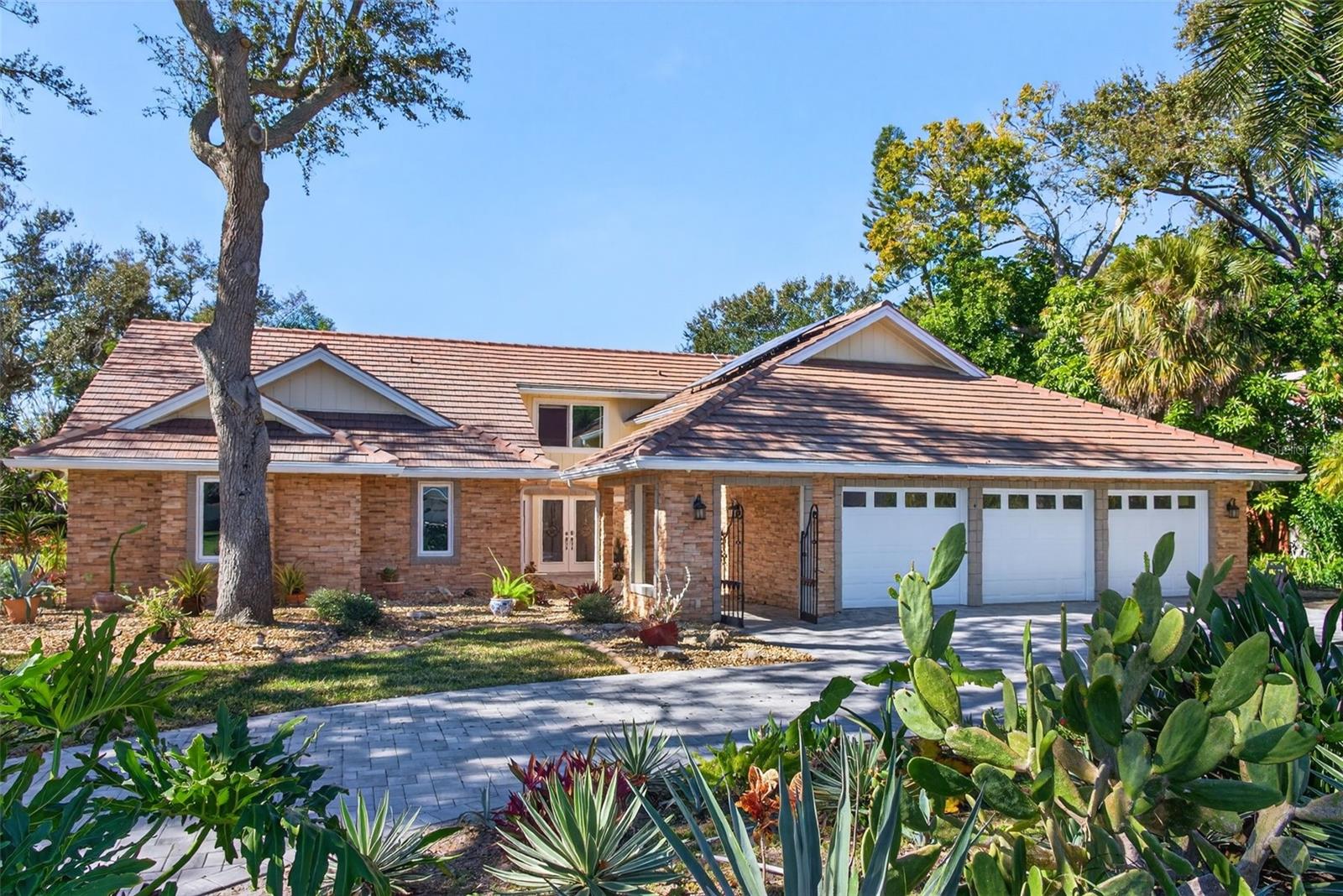 2392 Landings Circle, FL