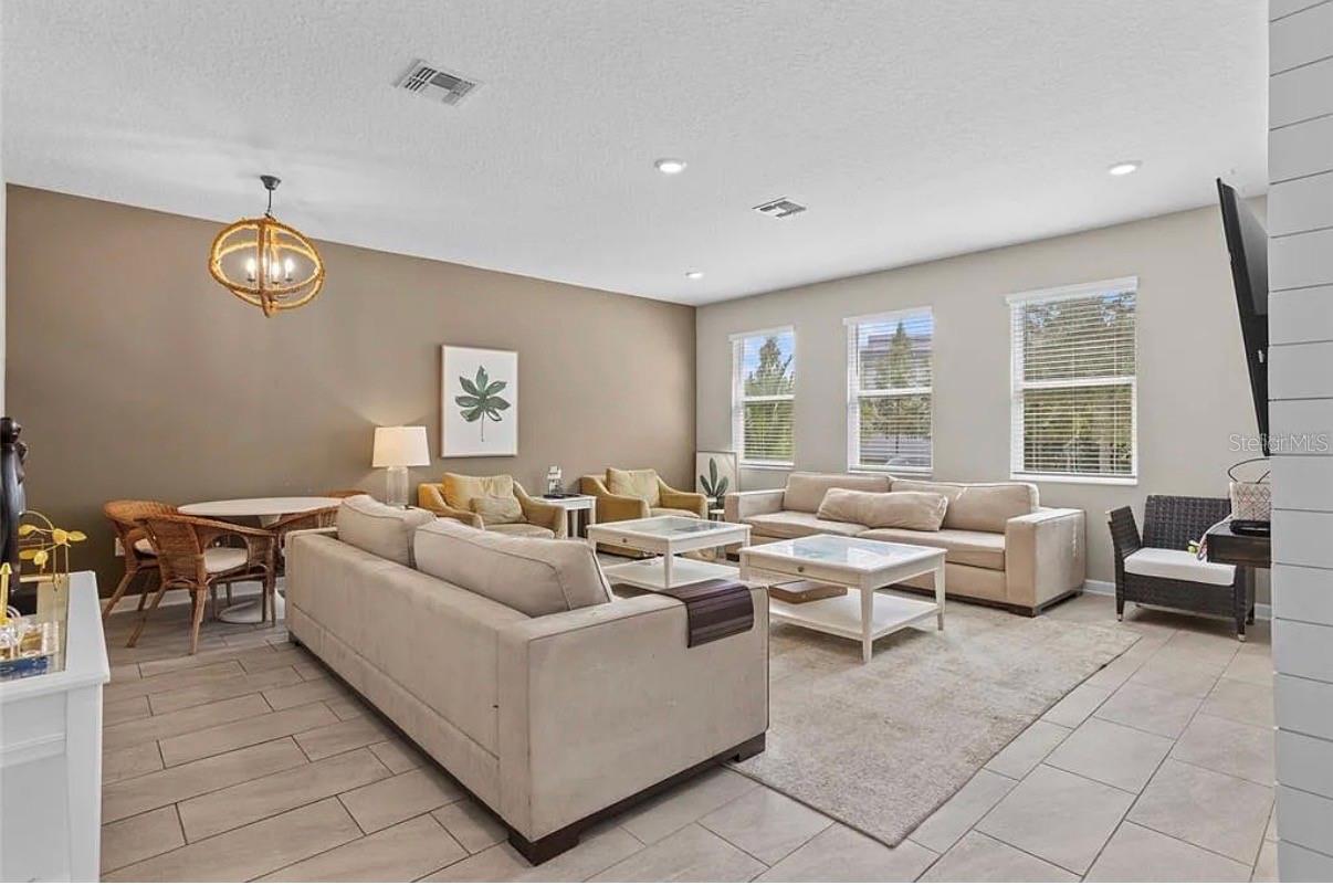 4585 Target Boulevard, FL