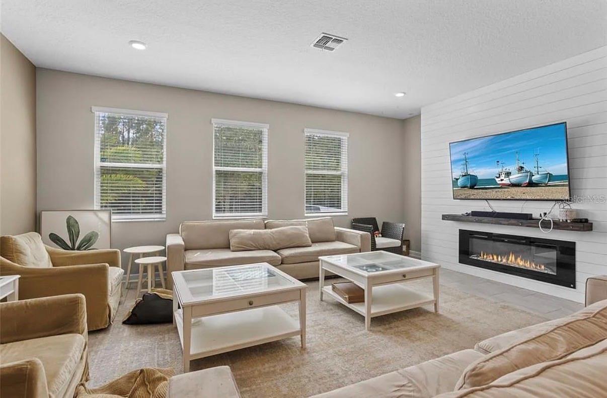 4585 Target Boulevard, FL