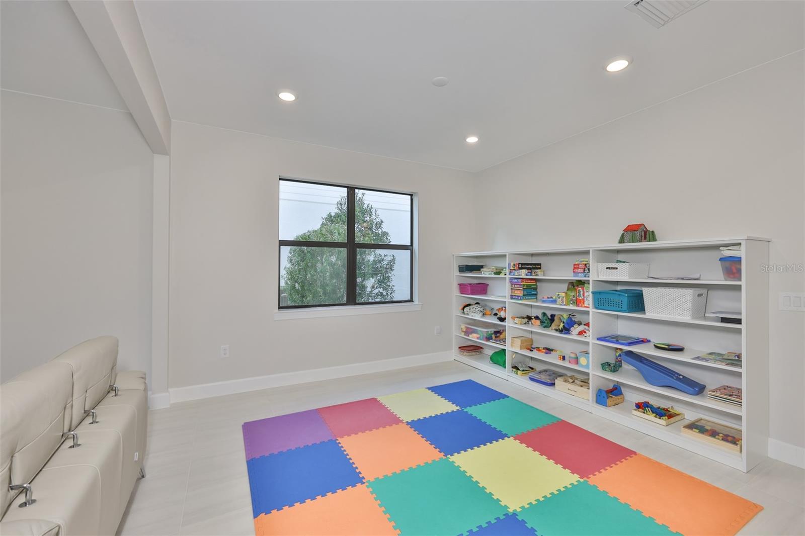 16320 Hidden Oak Loop, FL