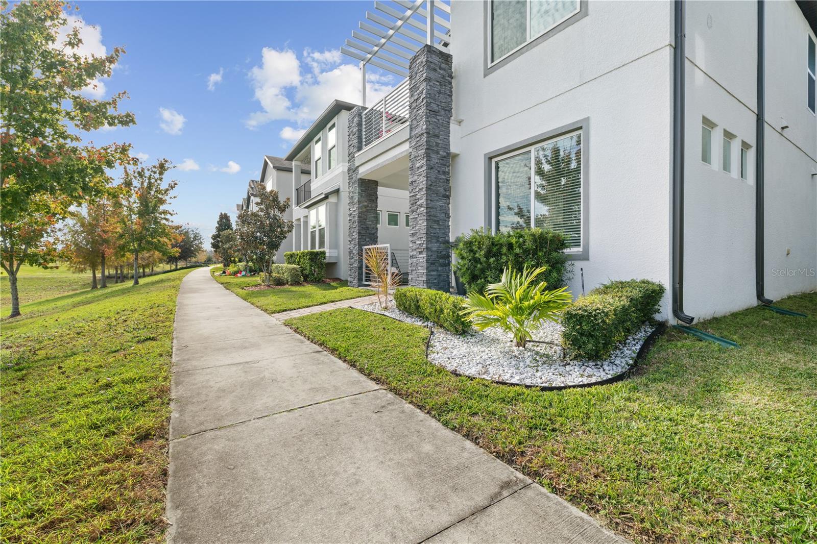 2065 White Feather Loop, FL