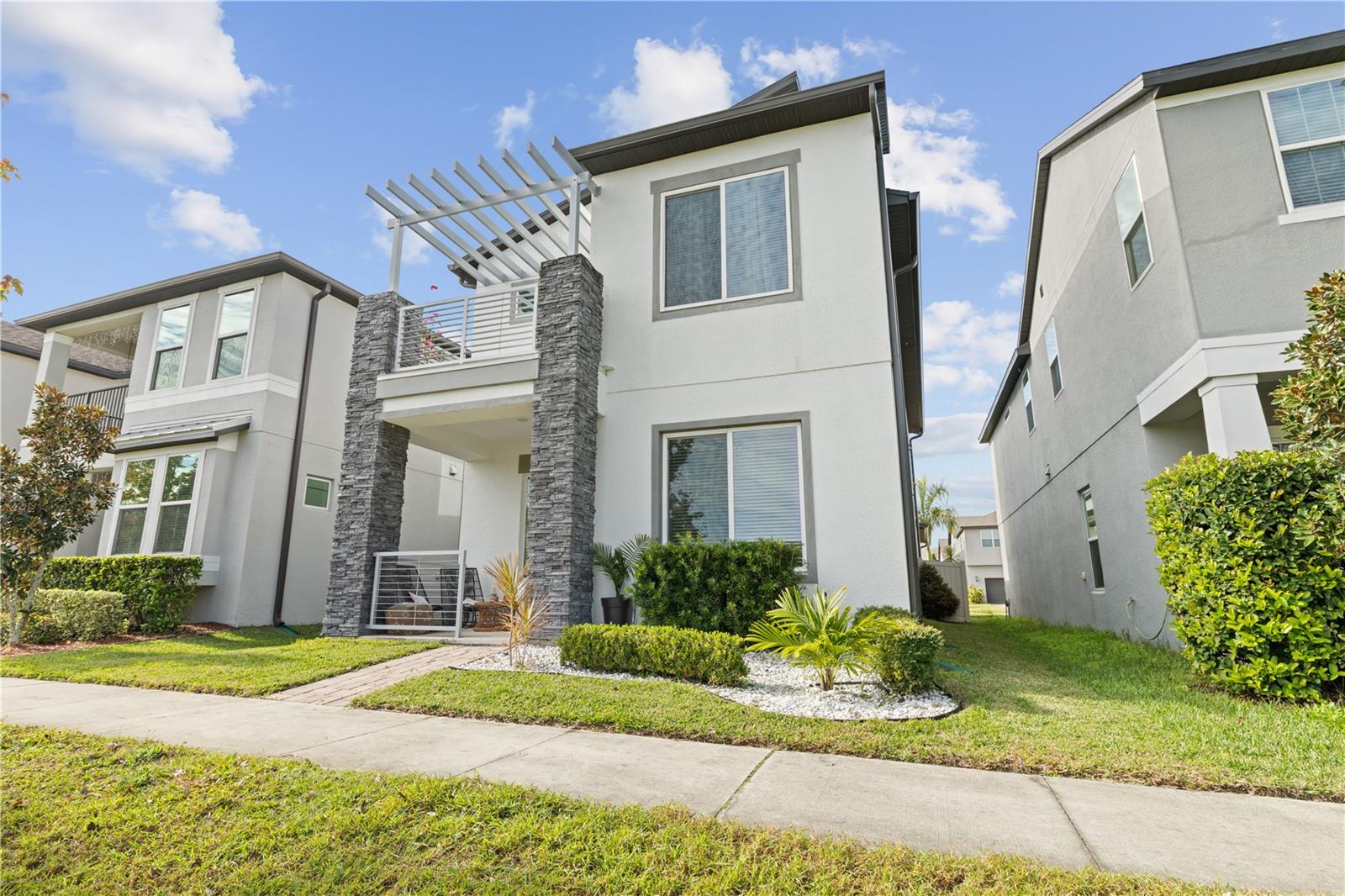 2065 White Feather Loop, FL