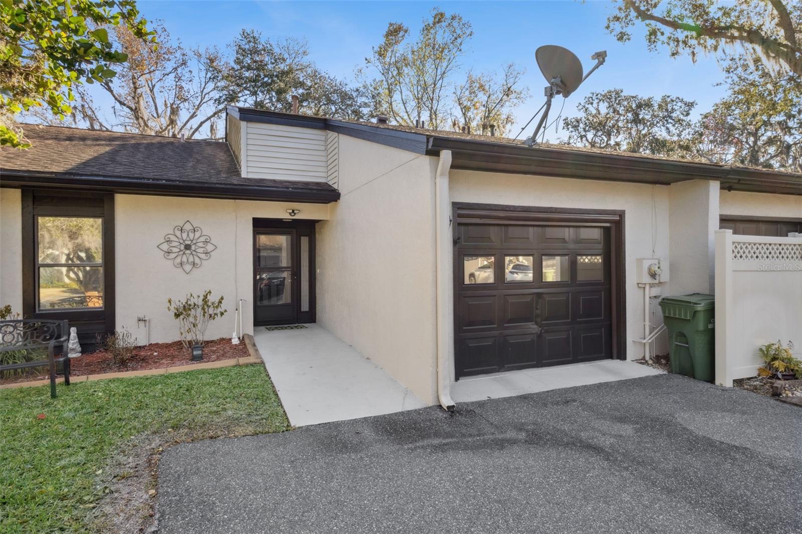 916 Belle Oak Drive, FL