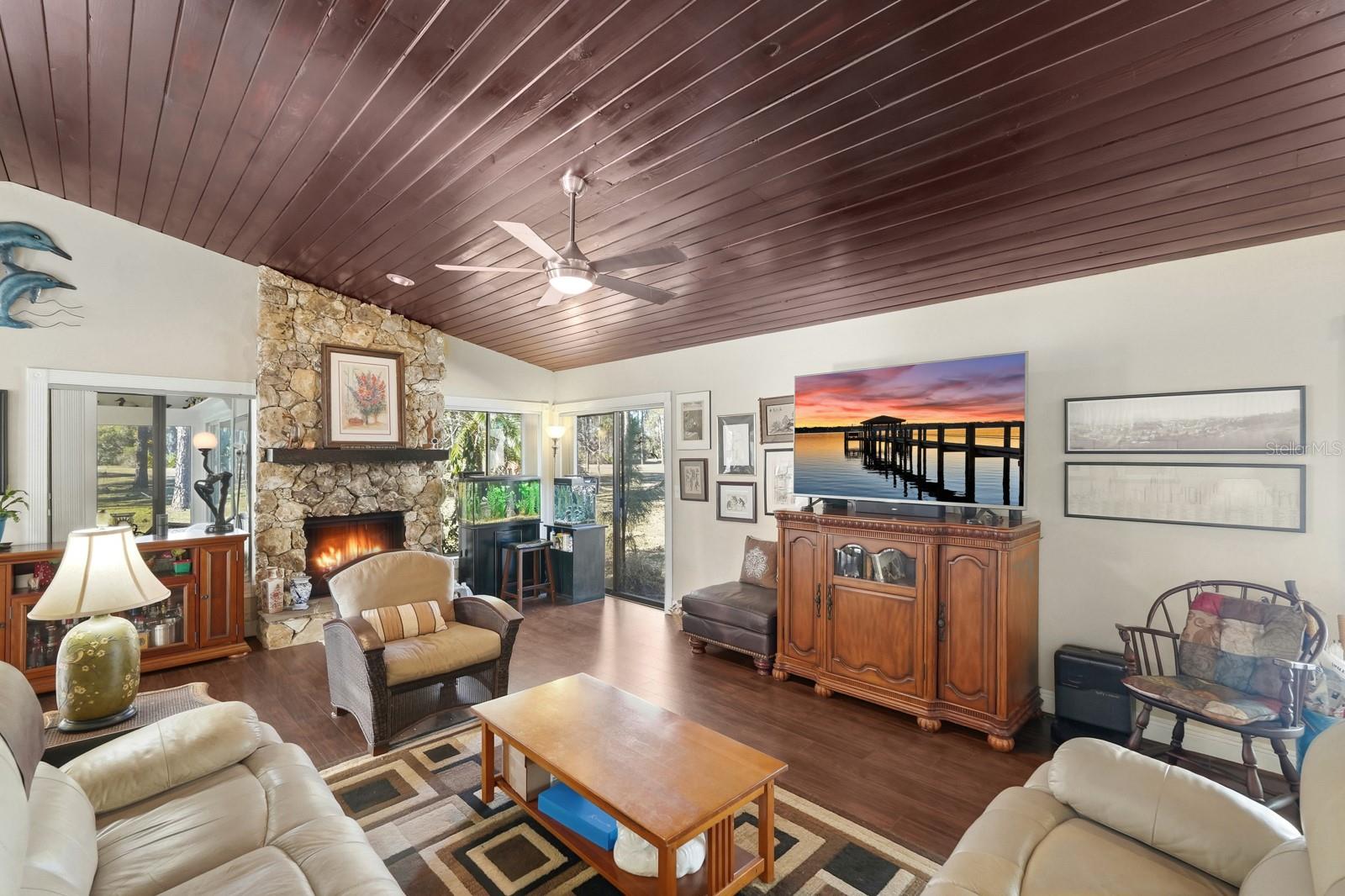 118 Meadowbrook Circle, FL