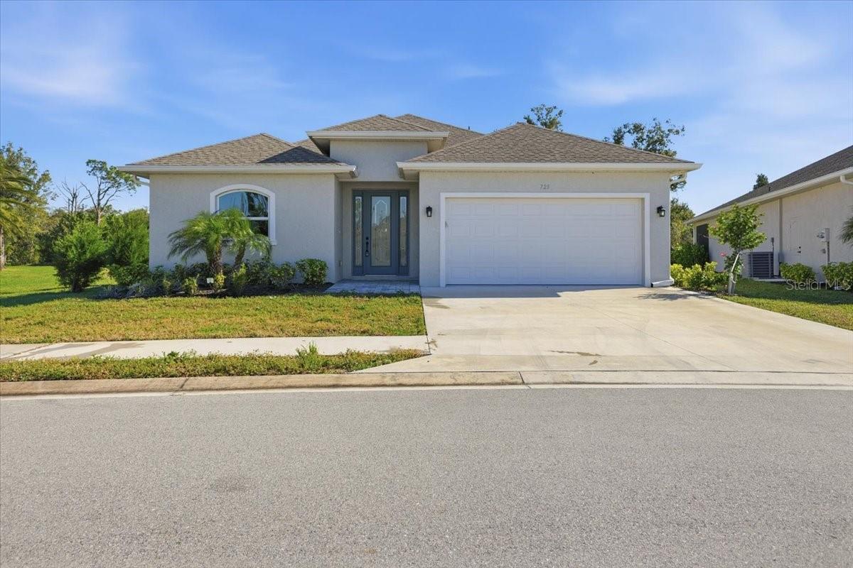 725 Redbud Court, FL
