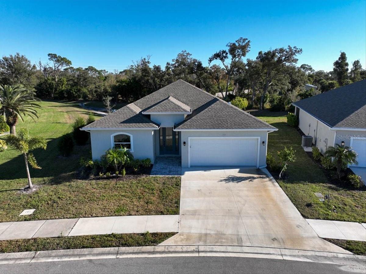 725 Redbud Court, FL