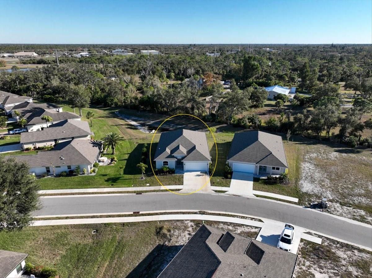 725 Redbud Court, FL