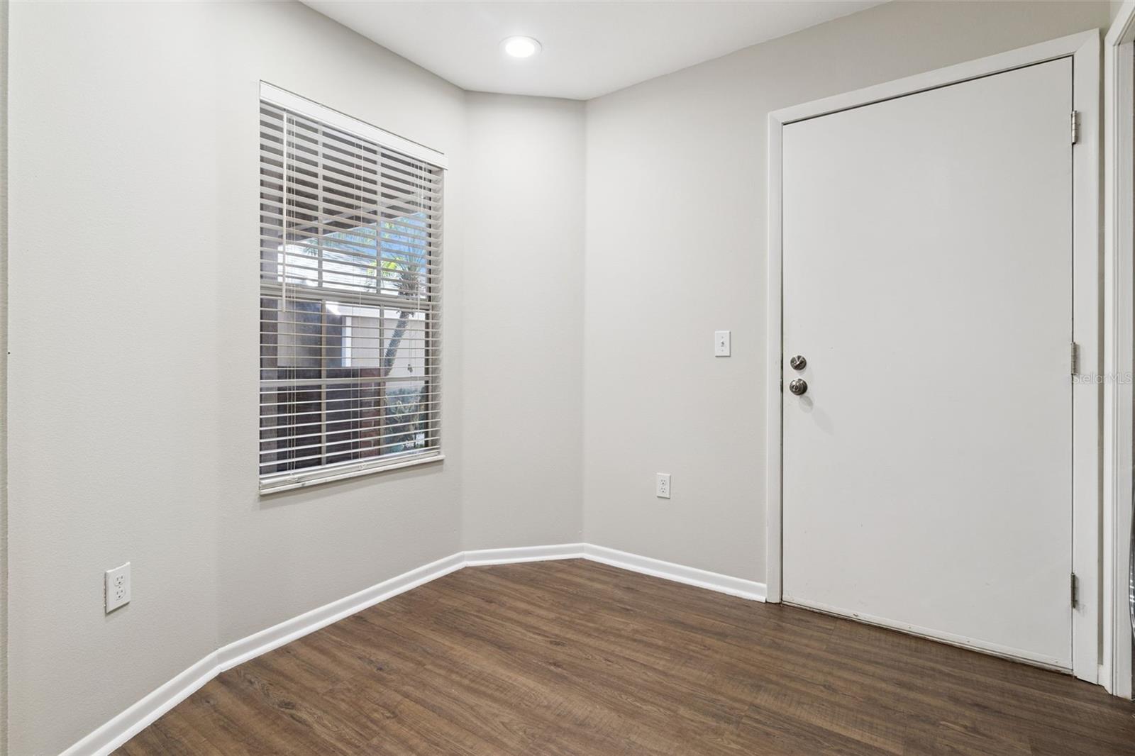 683 Post Oak Circle, FL