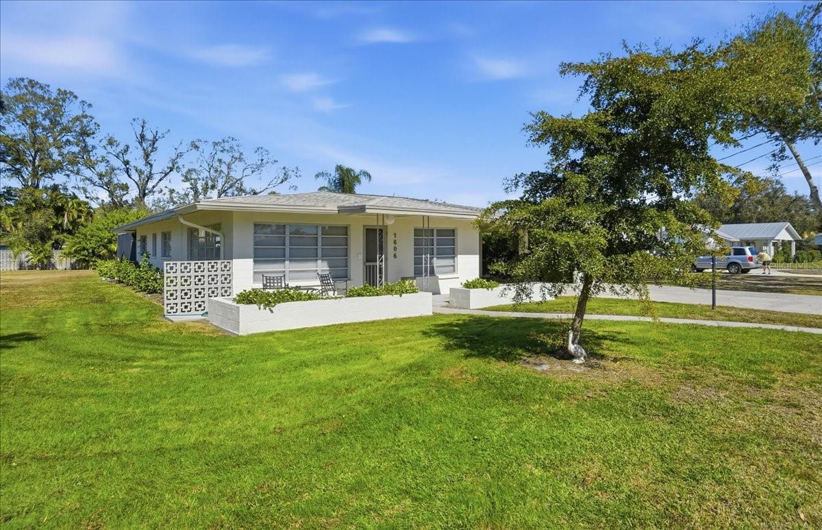 1606 4th Street, FL