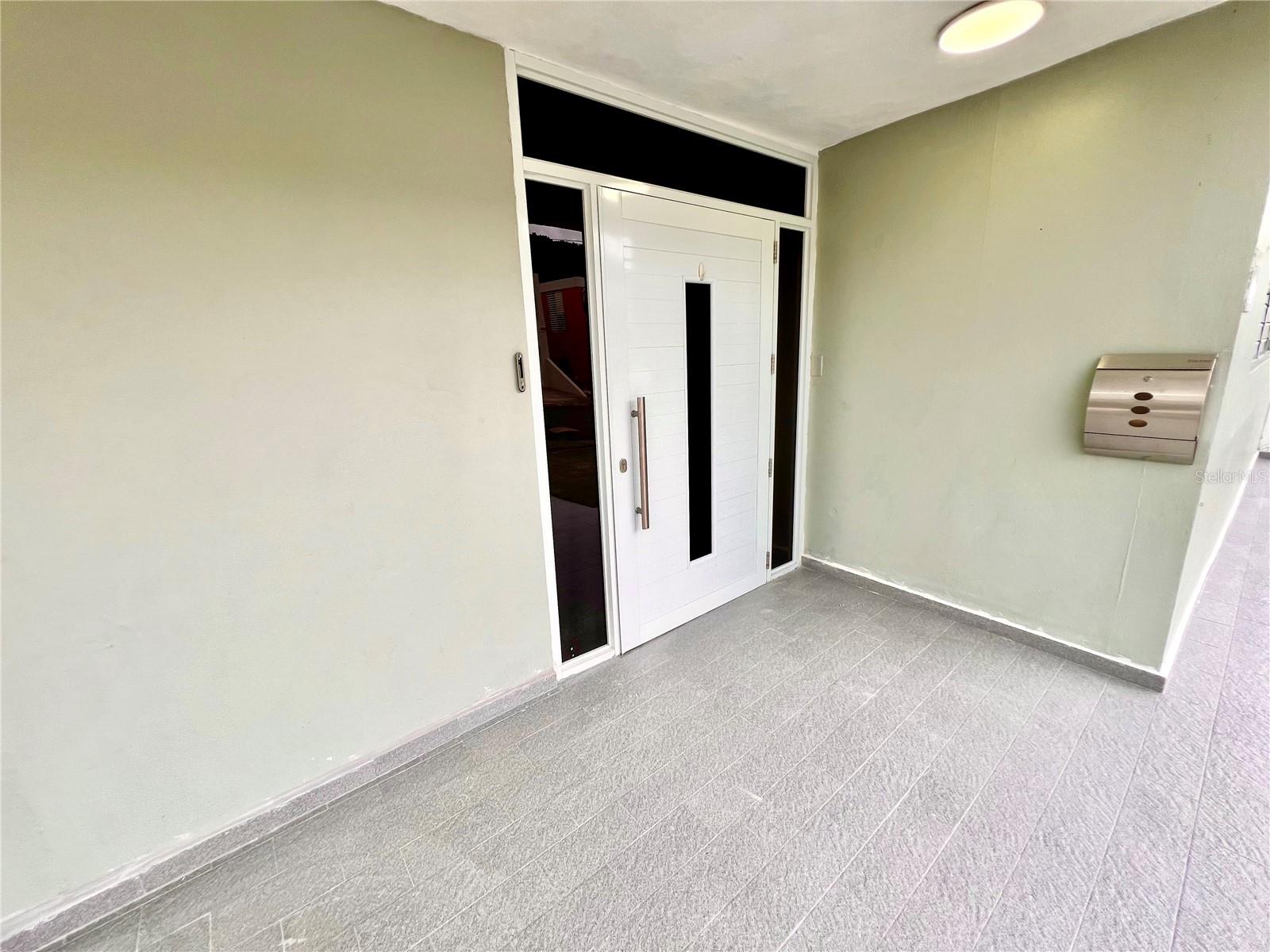 B8 Calle 8 Lago Urb Altamira, PR