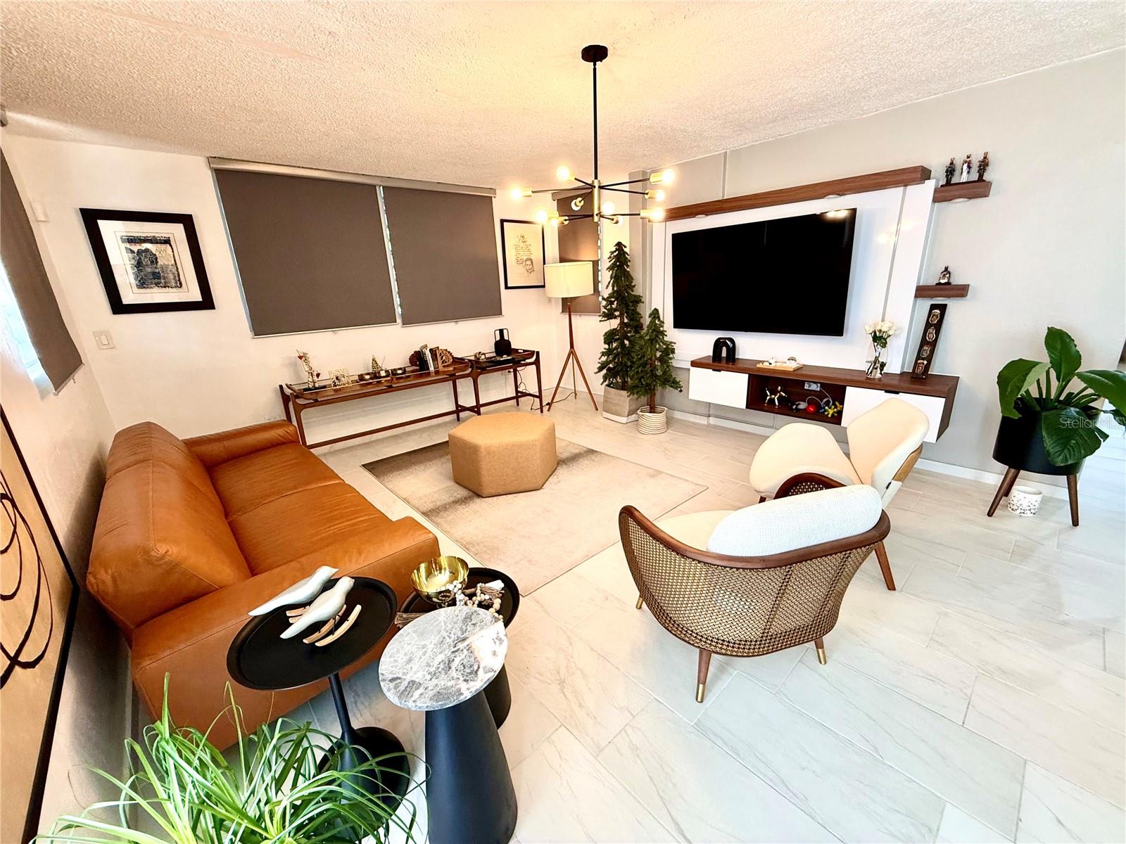 B8 Calle 8 Lago Urb Altamira, PR