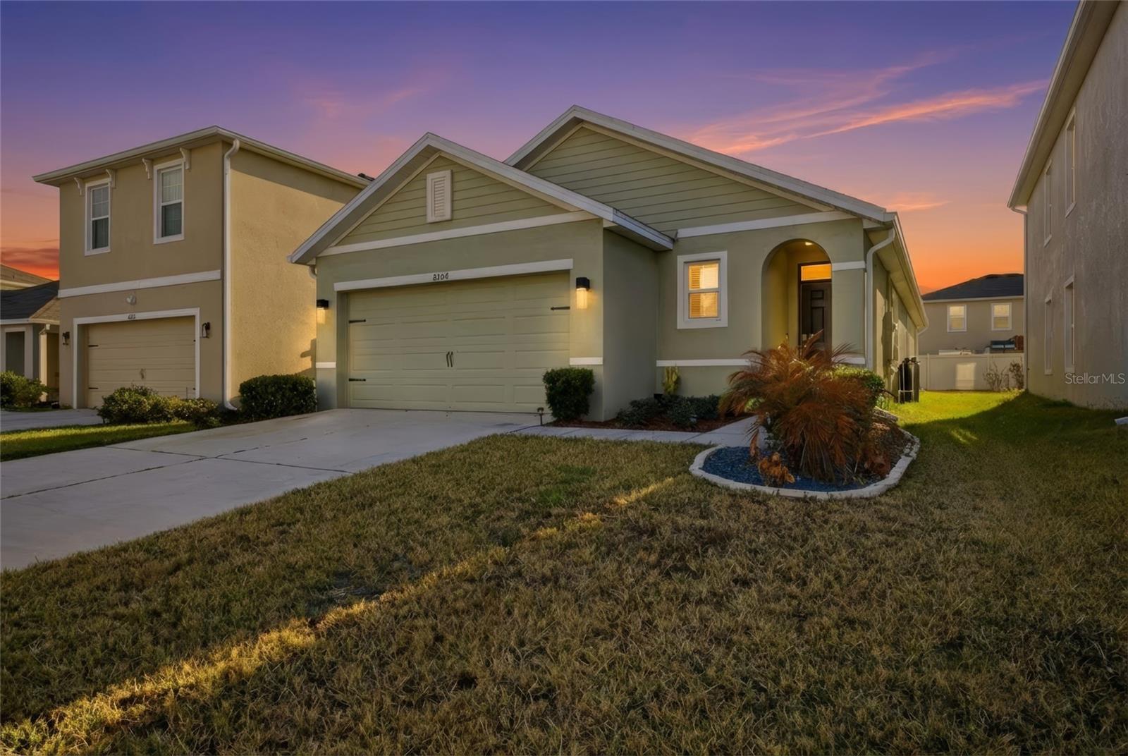 8204 Pelican Reed Circle, FL