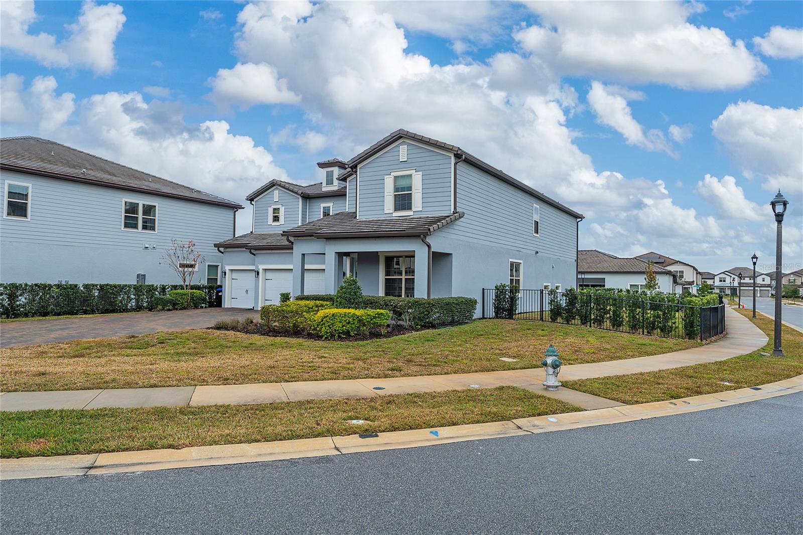 8024 Leaf Grove Circle Circle, FL
