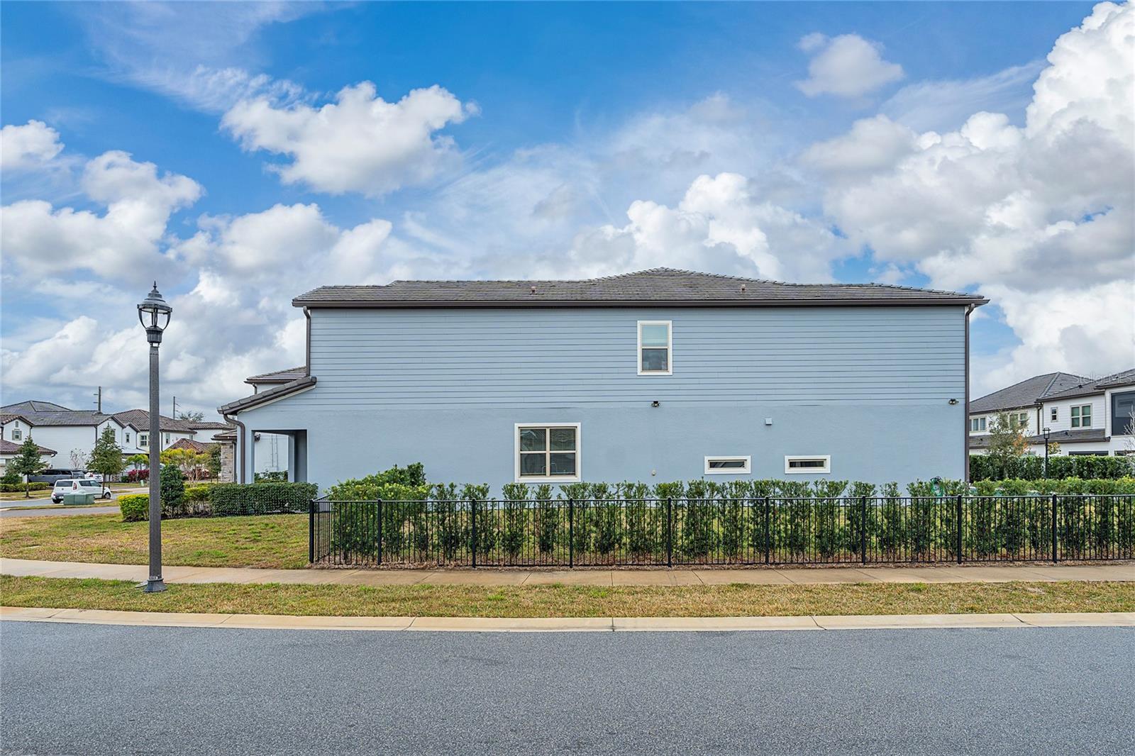 8024 Leaf Grove Circle Circle, FL