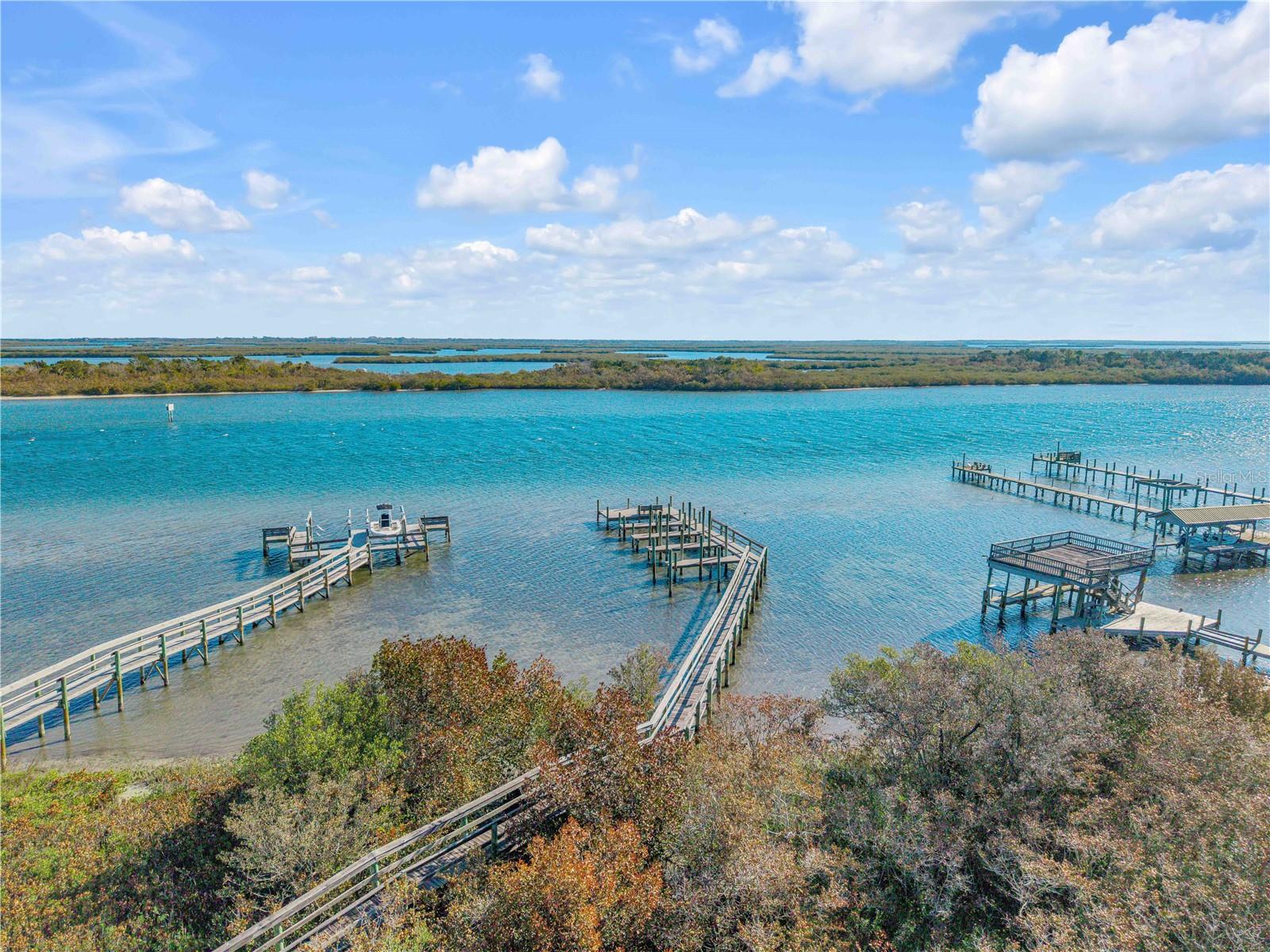 290 Navajo Dr, FL