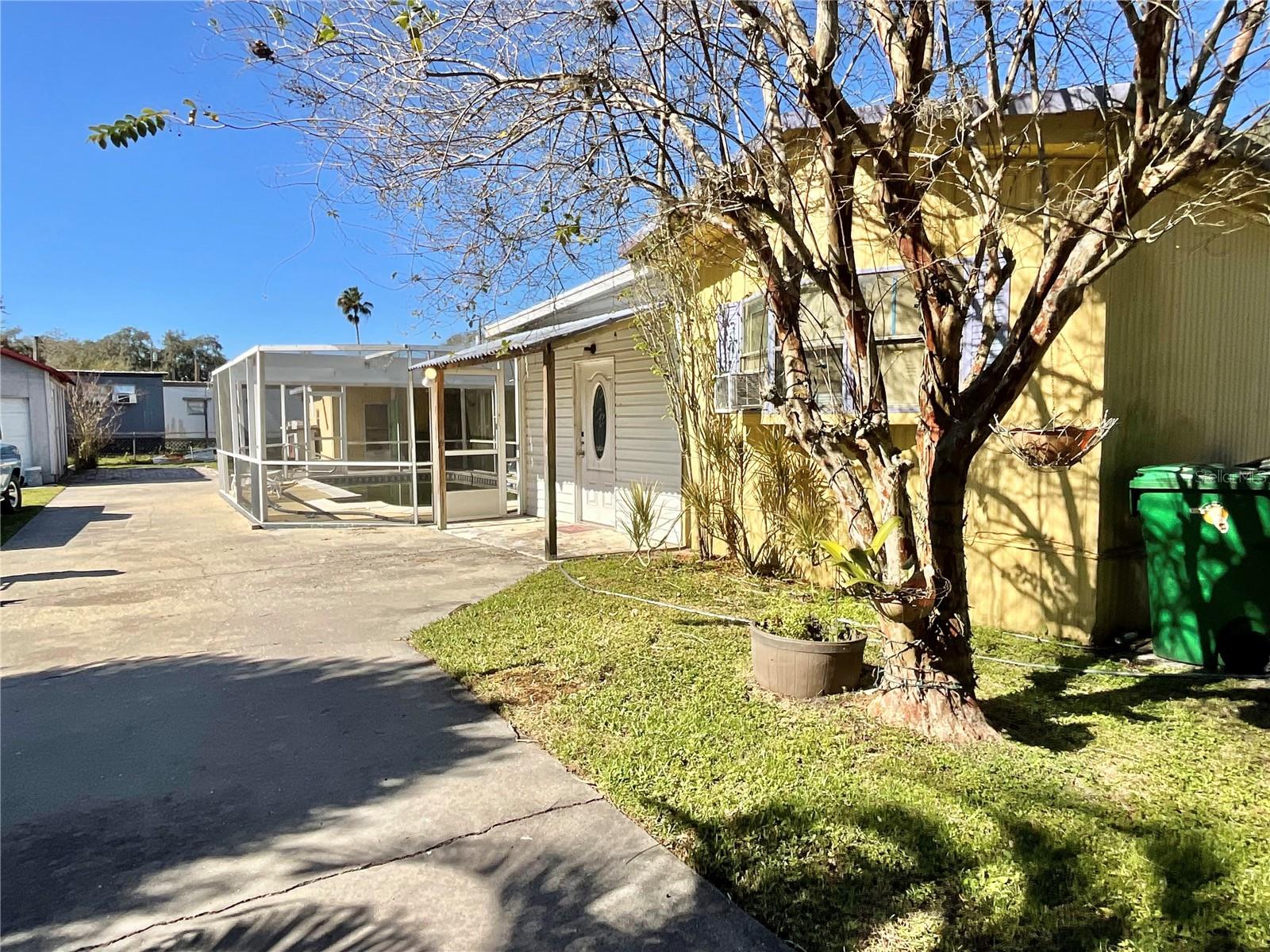 700 Jersey Ct, FL