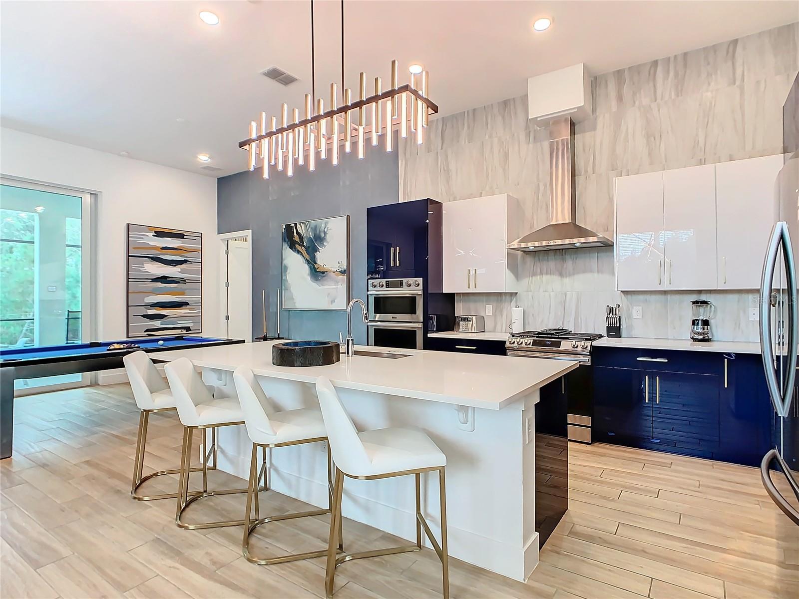 2125 Pine Oak Loop, FL
