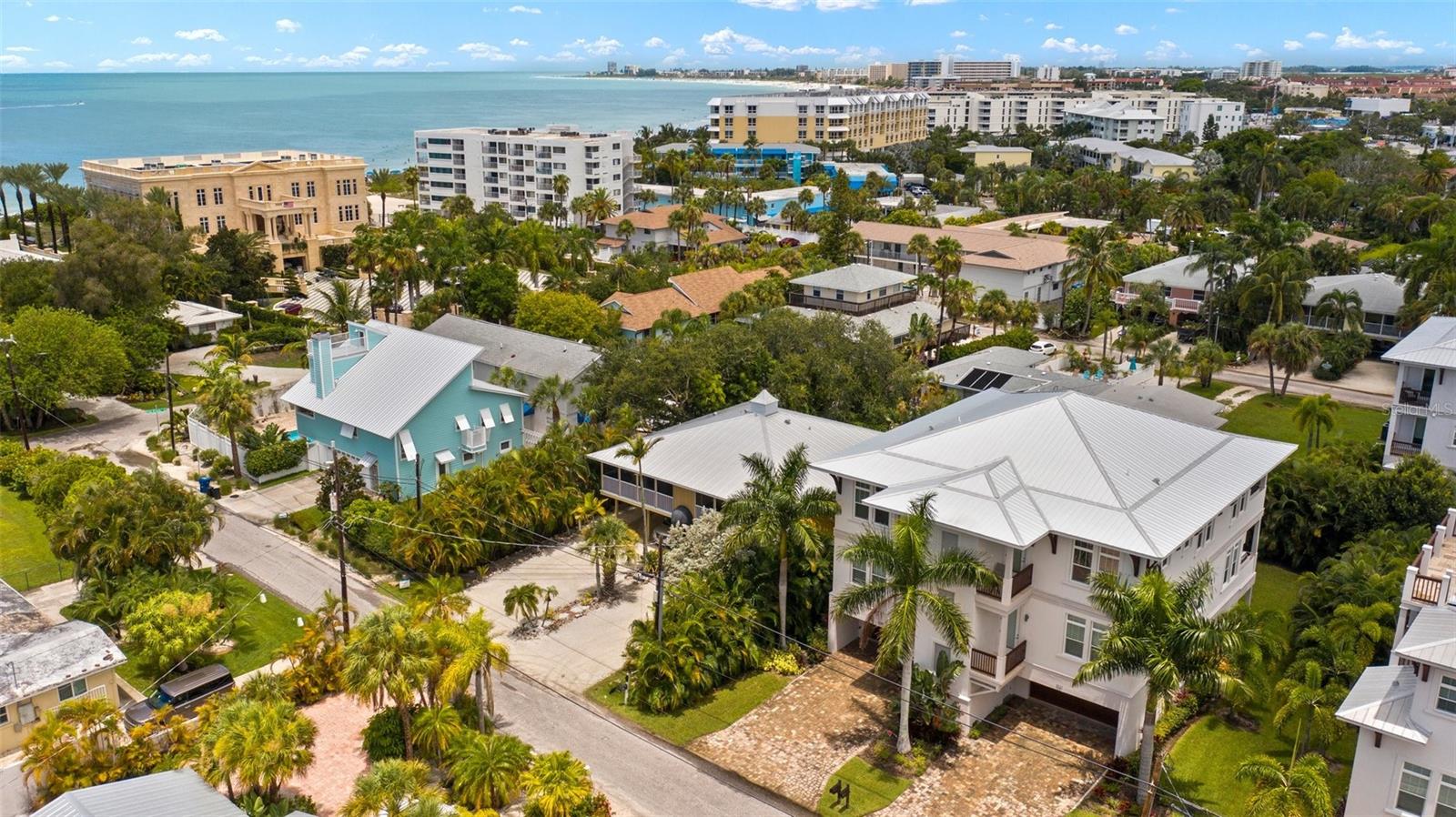 1021 Crescent Street, FL