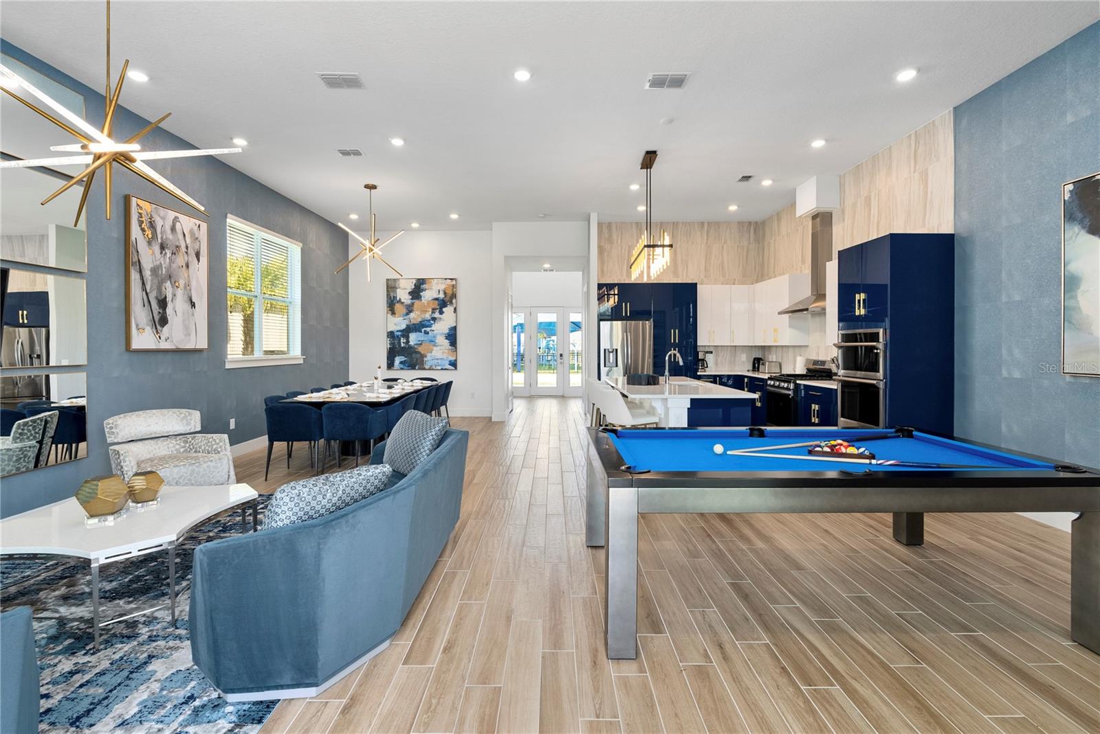 2121 Pine Oak Loop, FL