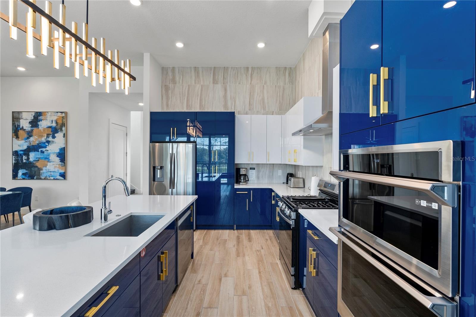 2121 Pine Oak Loop, FL